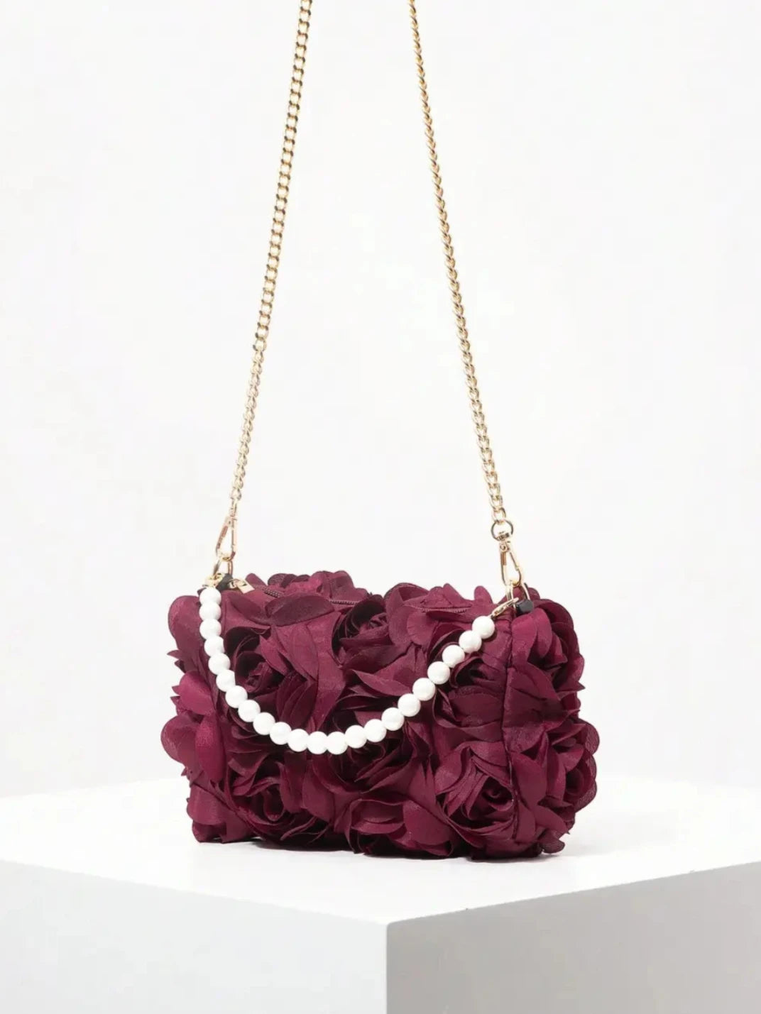 Bolsa Pequena Rosas Alça de Pérolas Vinho - EstiloE, Bolsa Feminina, Bolsa Pequena, Bolsinha Transversal, Bolsa Feminina Pequena, Bolsa Pequena Transversal, Bolsa Clutch, Clutch para Festas, Bolsa de Mão, Bolsa Chique, Bolsa de Festa, Bolsa Vinho