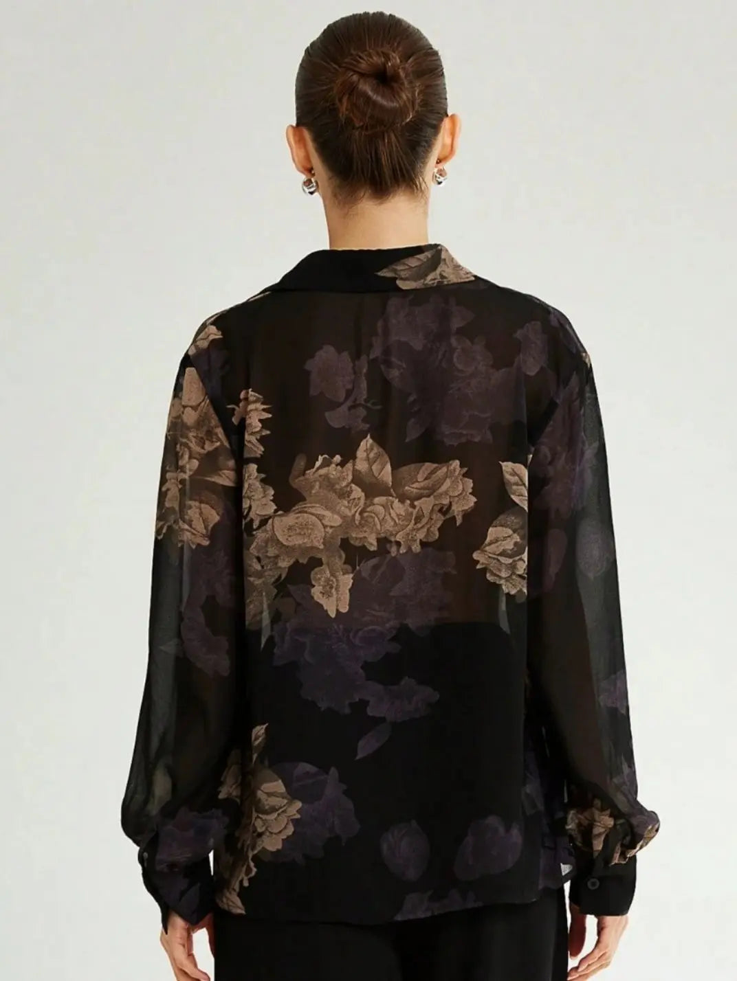 Camisa Manga Longa Floral Soft - EstiloE, Camisa Manga Longa, Camisa Feminina Manga Longa, Camisa Feminina Estampada, Camisa Feminina Chiffon, Camisa Feminina, Blusa Sofisticada, Blusa Manga Longa, Blusa Feminina Preta, Blusa Feminina,  Blusa Elegante