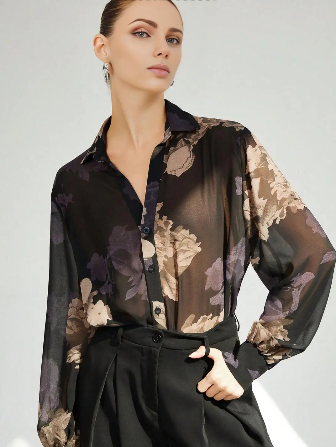 Camisa Manga Longa Floral Soft - EstiloE, Camisa Manga Longa, Camisa Feminina Manga Longa, Camisa Feminina Estampada, Camisa Feminina Chiffon, Camisa Feminina, Blusa Sofisticada, Blusa Manga Longa, Blusa Feminina Preta, Blusa Feminina,  Blusa Elegante