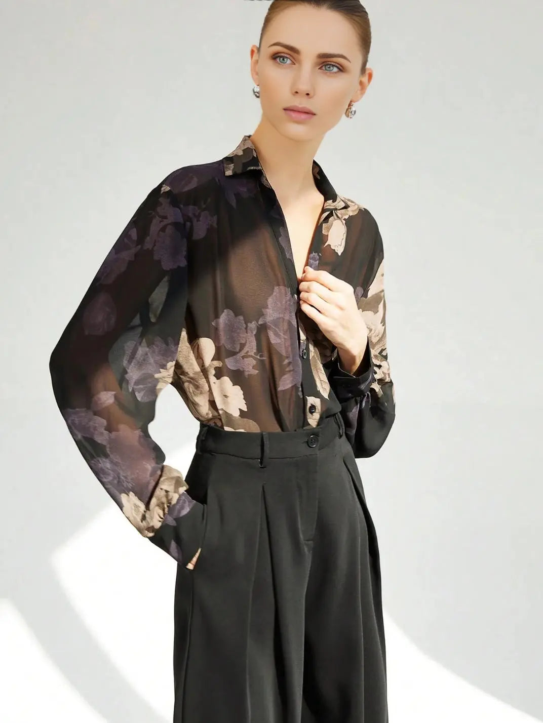 Camisa Manga Longa Floral Soft - EstiloE, Camisa Manga Longa, Camisa Feminina Manga Longa, Camisa Feminina Estampada, Camisa Feminina Chiffon, Camisa Feminina, Blusa Sofisticada, Blusa Manga Longa, Blusa Feminina Preta, Blusa Feminina,  Blusa Elegante