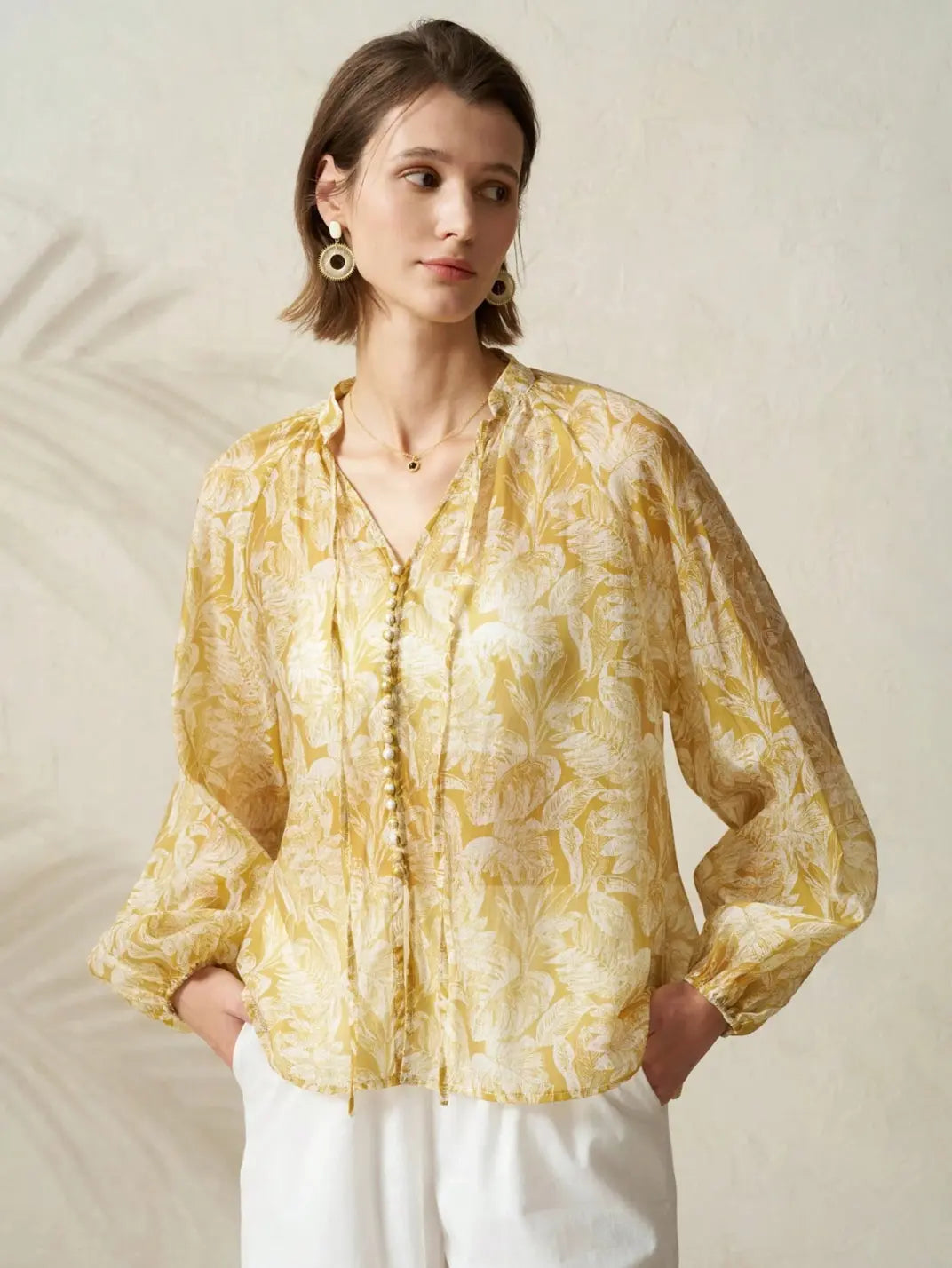 Blusa Manga Longa Liocel Floral - EstiloE, Blusa Manga Longa, Blusa Feminina Manga Longa, Camisa Feminina Manga Longa, Camisa Feminina Estampada, Camisa Feminina, Blusa Sofisticada, Blusa Manga Longa, Blusa Feminina de Linho, Blusa Feminina Estampa Amarela, Blusa Estampa Floral, Blusa Elegante