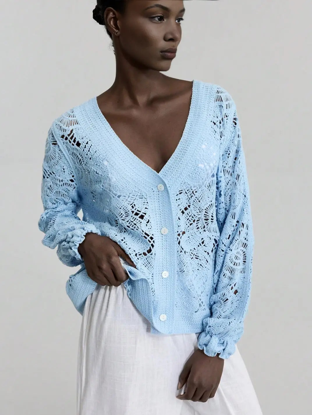 Cardigan Feminio Crochê Floral Rosa - EstiloE, Cardigan Feminino, Cardigan de Crochê, Casaco de Crochê, Crochê Vazado, Cardigan Rosa, Cardigan Elegante, Cardigan Artesanal, Cardigan Meia Estação, Casaco Leve, Tricô Feminino, Blusa Croche, Casaco Rosa, Casaquinho de Trico, Casaquinho de Croche