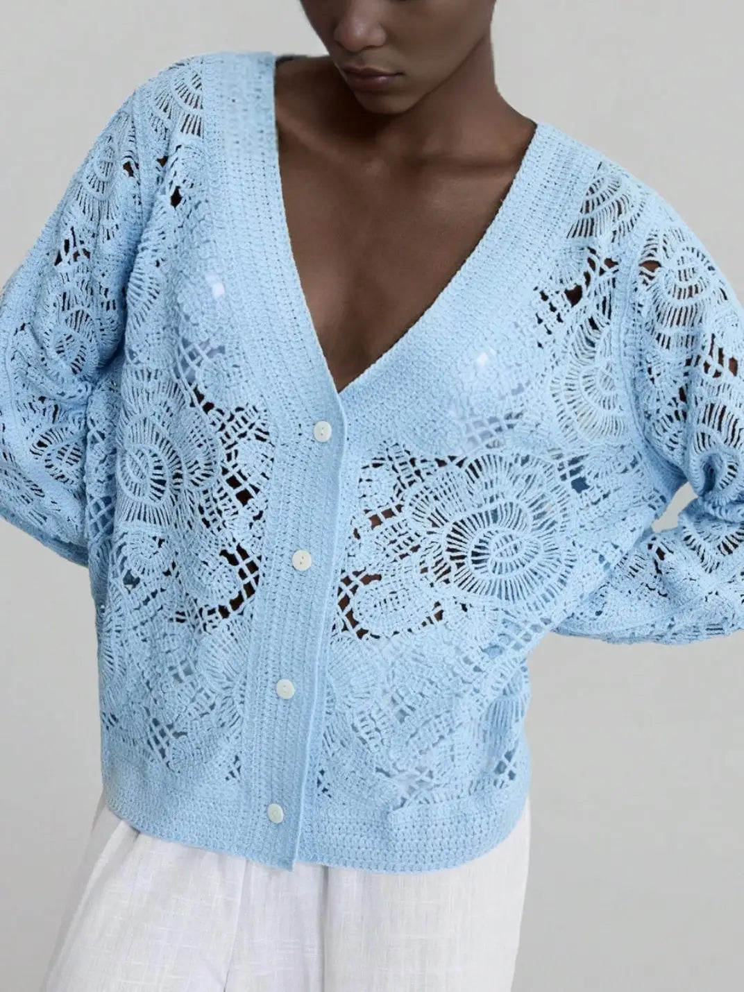 Cardigan Feminio Crochê Floral Rosa - EstiloE, Cardigan Feminino, Cardigan de Crochê, Casaco de Crochê, Crochê Vazado, Cardigan Rosa, Cardigan Elegante, Cardigan Artesanal, Cardigan Meia Estação, Casaco Leve, Tricô Feminino, Blusa Croche, Casaco Rosa, Casaquinho de Trico, Casaquinho de Croche