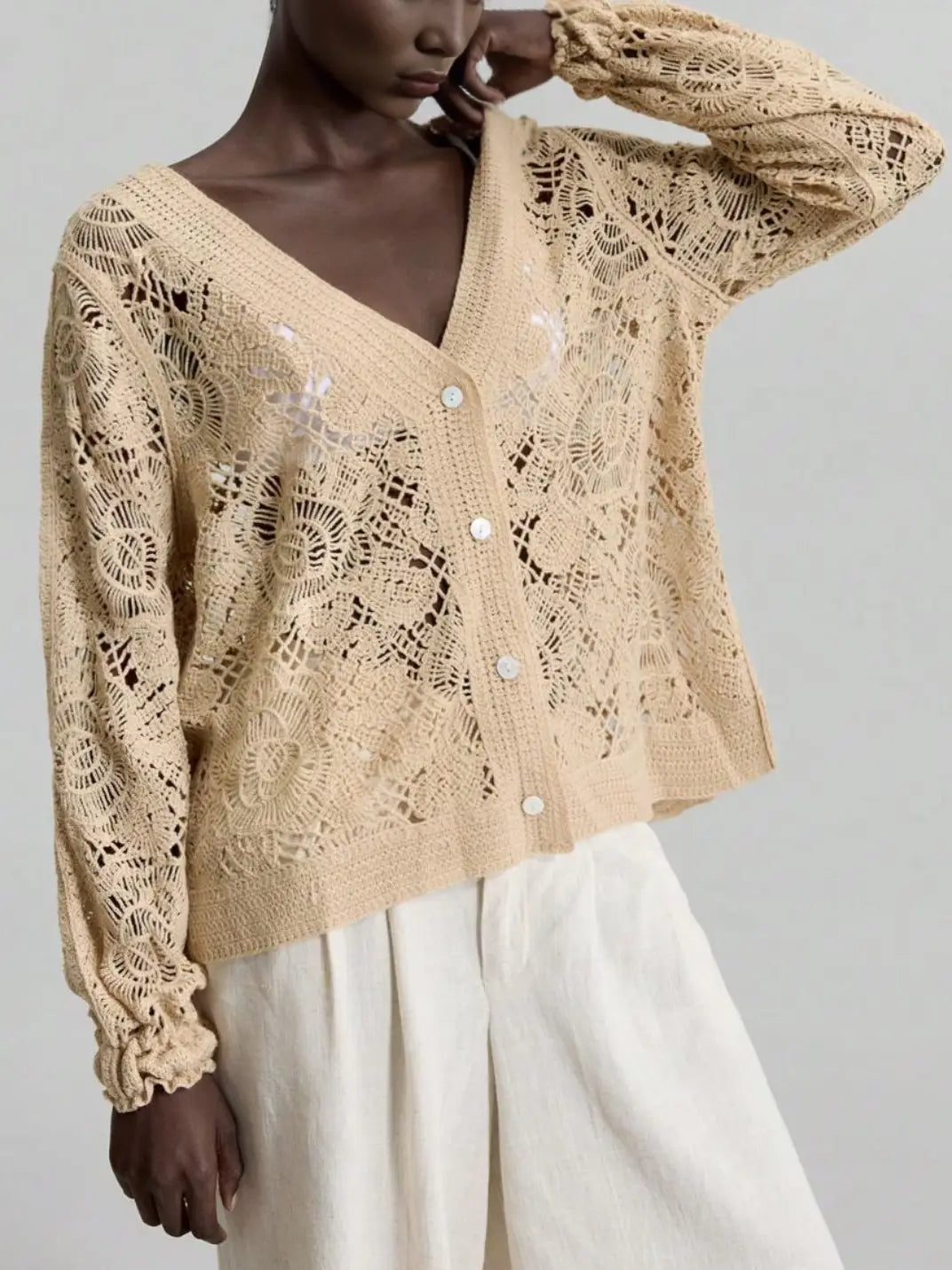 Cardigan Feminio Crochê Floral Caqui - EstiloE, Cardigan Feminino, Cardigan de Crochê, Casaco de Crochê, Crochê Vazado, Cardigan Damasco, Cardigan Elegante, Cardigan Artesanal, Cardigan Meia Estação, Casaco Leve, Tricô Feminino, Blusa Croche, Cardigan Caqui, Casaquinho de Trico, Casaquinho de Croche
