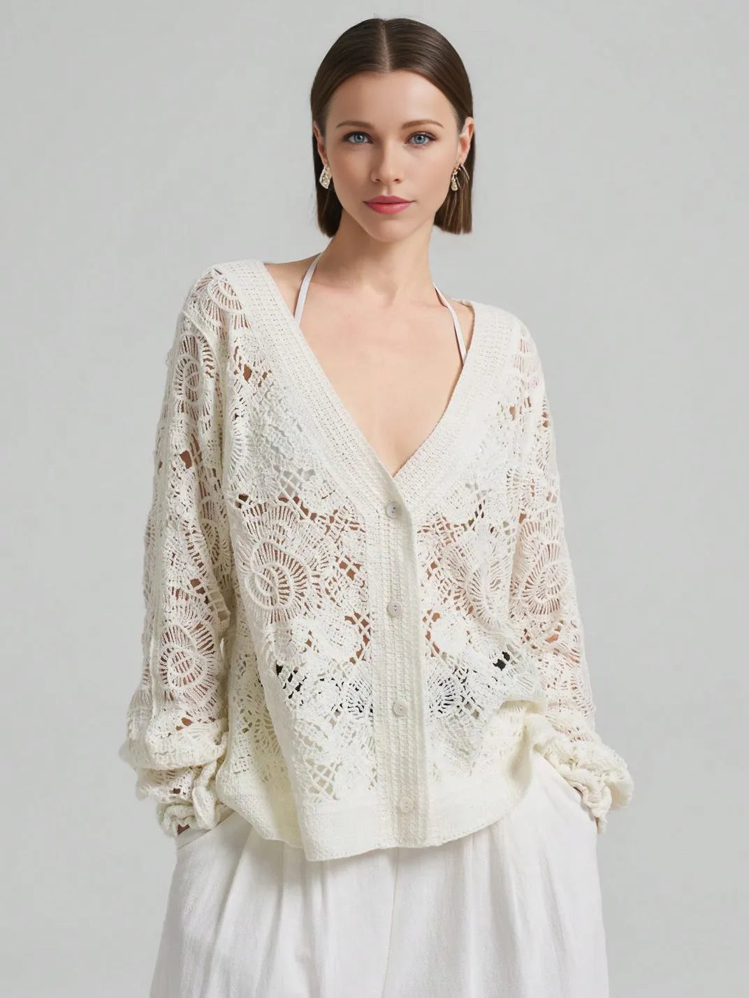 Cardigan Feminio Crochê Floral Marfim - EstiloE, Cardigan Feminino, Cardigan de Crochê, Casaco de Crochê, Crochê Vazado, Cardigan Off-White, Cardigan Elegante, Cardigan Artesanal, Cardigan Meia Estação, Casaco Leve, Tricô Feminino, Blusa Croche, Cardigan Marfim, Casaquinho de trico, Casaquinho de Croche