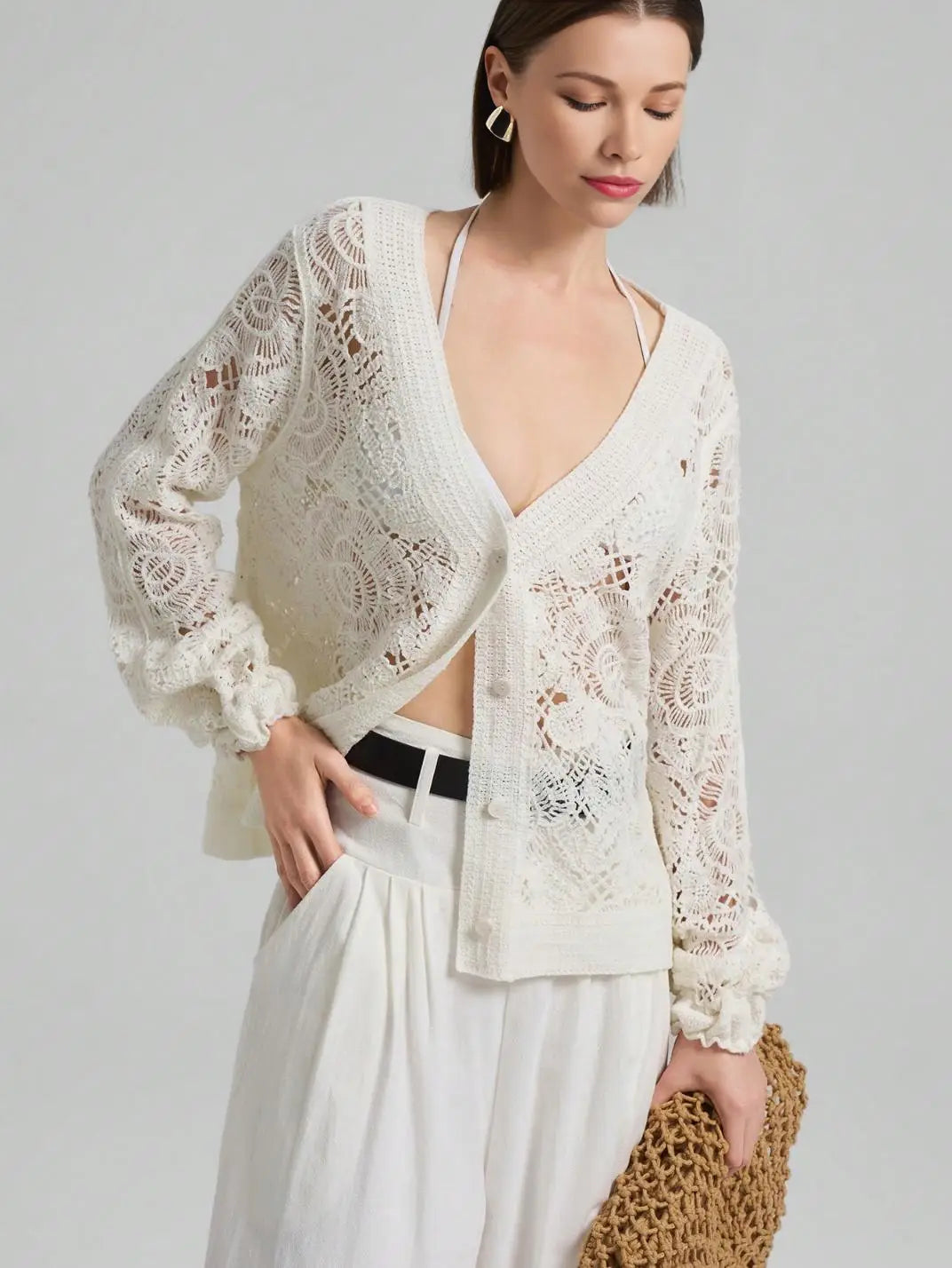 Cardigan Feminio Crochê Floral Marfim - EstiloE, Cardigan Feminino, Cardigan de Crochê, Casaco de Crochê, Crochê Vazado, Cardigan Off-White, Cardigan Elegante, Cardigan Artesanal, Cardigan Meia Estação, Casaco Leve, Tricô Feminino, Blusa Croche, Cardigan Marfim, Casaquinho de trico, Casaquinho de Croche