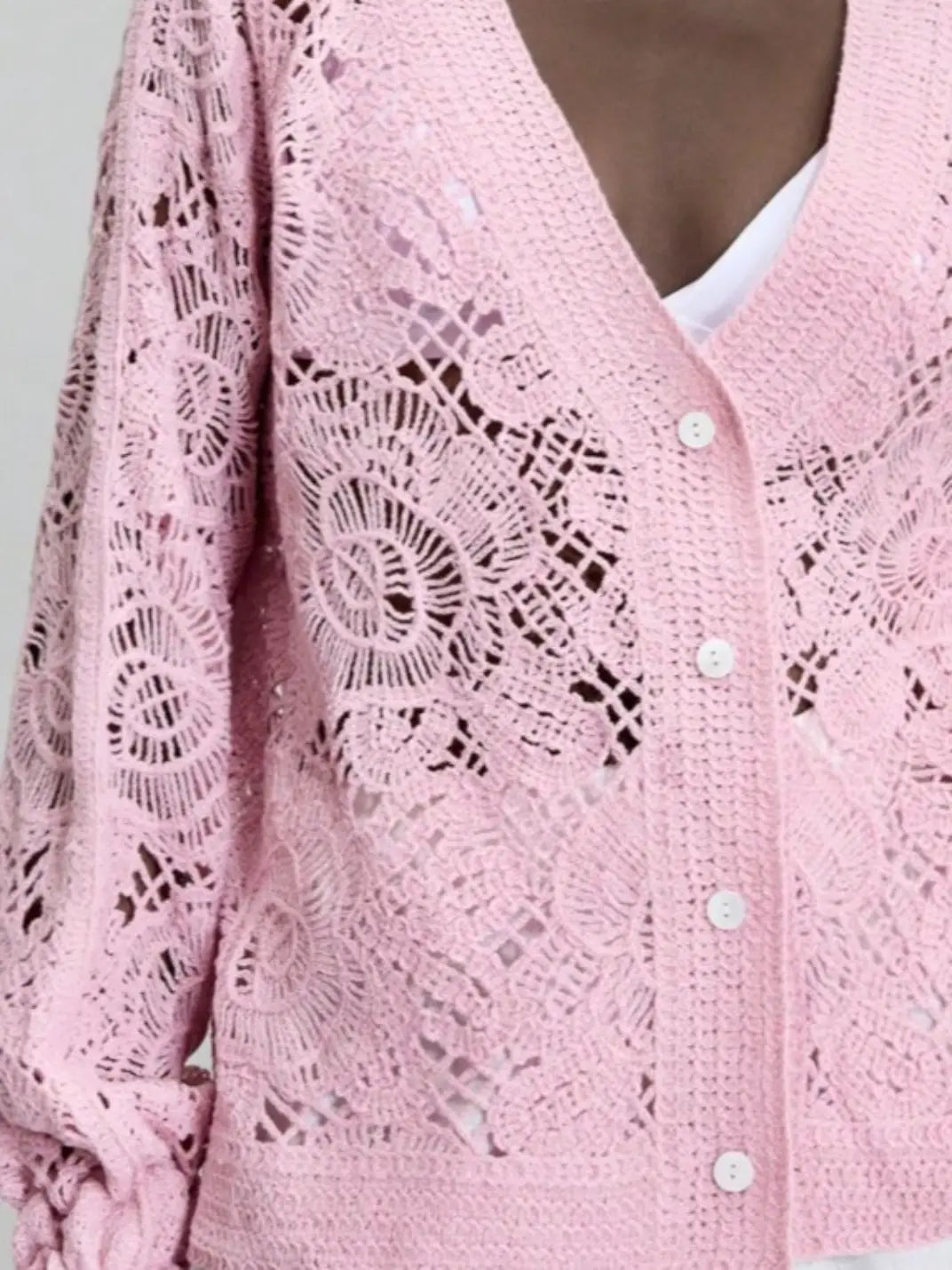 Cardigan Feminio Crochê Floral Rosa - EstiloE, Cardigan Feminino, Cardigan de Crochê, Casaco de Crochê, Crochê Vazado, Cardigan Rosa, Cardigan Elegante, Cardigan Artesanal, Cardigan Meia Estação, Casaco Leve, Tricô Feminino, Blusa Croche, Casaco Rosa, Casaquinho de Trico, Casaquinho de Croche