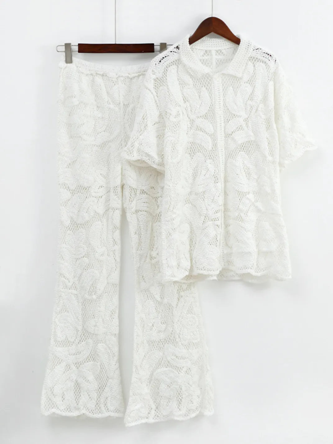 Conjunto Calça e Blusa Crochê Branco EstiloE, Conjunto Feminino, Conjunto Calça e Blusa, Conjunto Feminino Calça e Blusa, Conjunto Feminino Boho, Conjunto Croche Feminino, Conjunto Calça e Blusa Croche, Conjunto Croche Branco, Conjunto Elegante