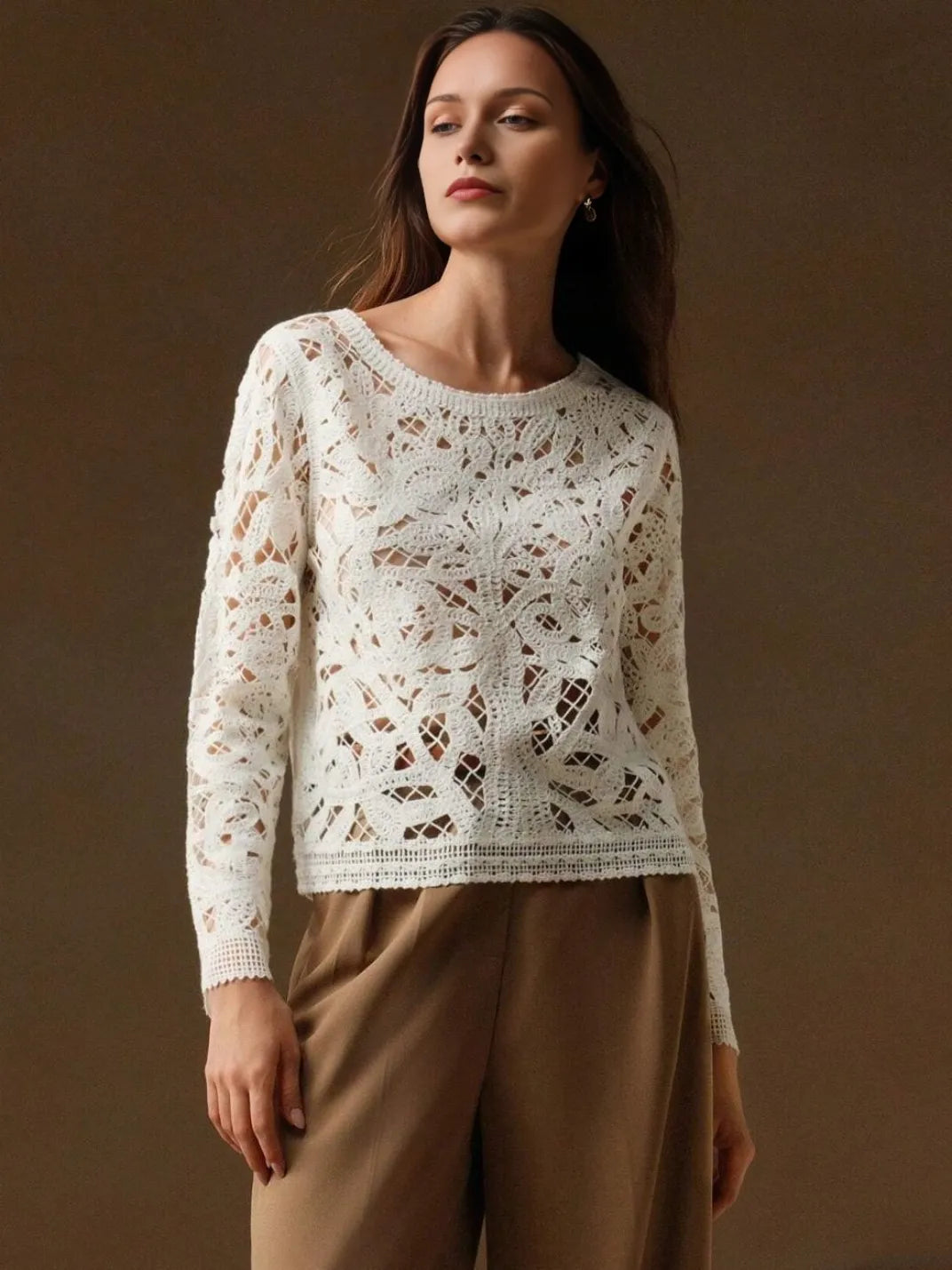 Suéter Feminino Crochê Vazado - EstiloE, Suéter Feminino, Suéter Crochê, Suéter Vazado, Blusa de Crochê, Crochê Vazado, Suéter Off-White, Suéter Elegante, Suéter Artesanal, Suéter Meia Estação, Suéter Leve, Tricô Feminino, Blusa Croche, Suéter Marfim