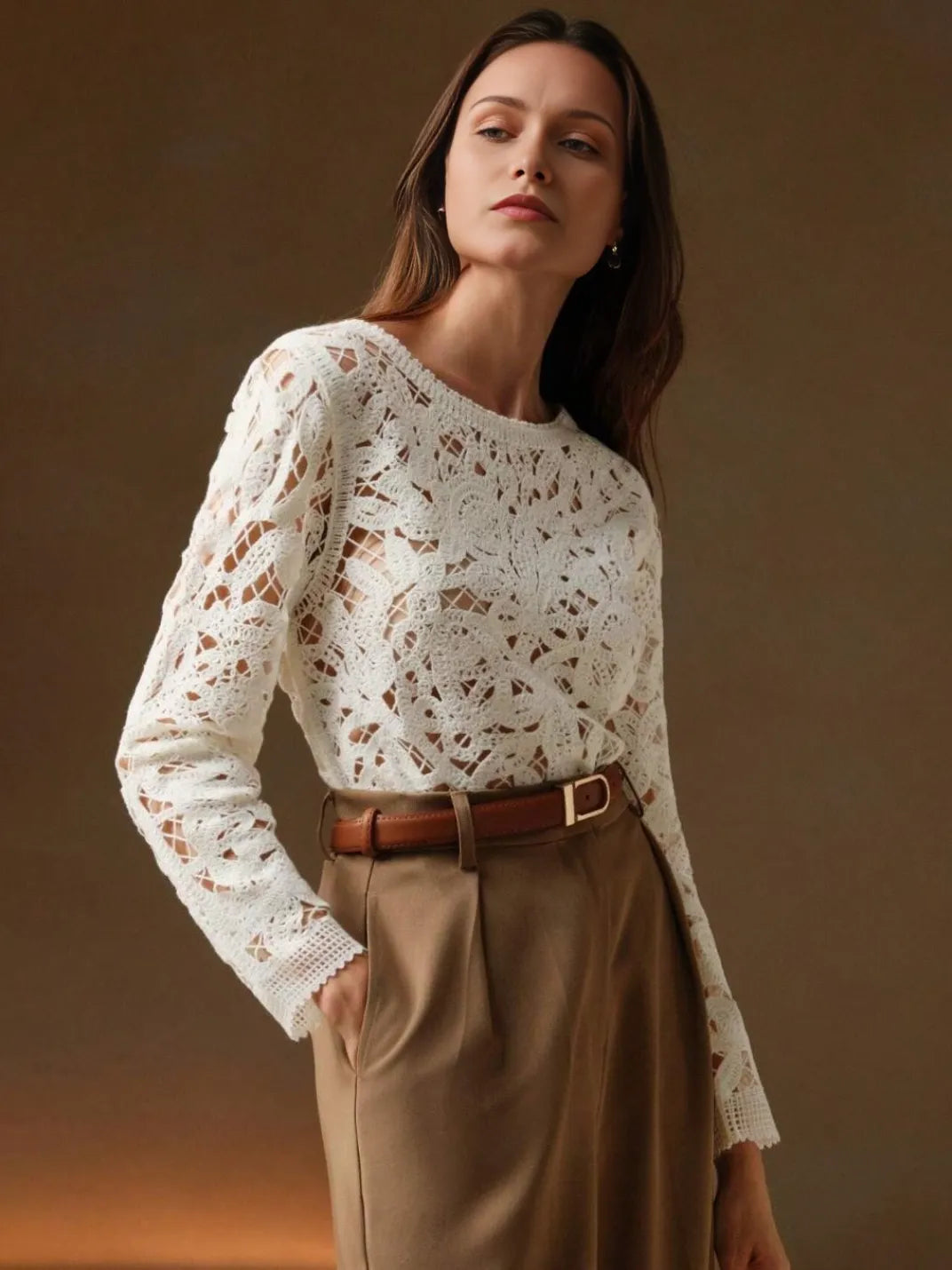 Suéter Feminino Crochê Vazado - EstiloE, Suéter Feminino, Suéter Crochê, Suéter Vazado, Blusa de Crochê, Crochê Vazado, Suéter Off-White, Suéter Elegante, Suéter Artesanal, Suéter Meia Estação, Suéter Leve, Tricô Feminino, Blusa Croche, Suéter Marfim