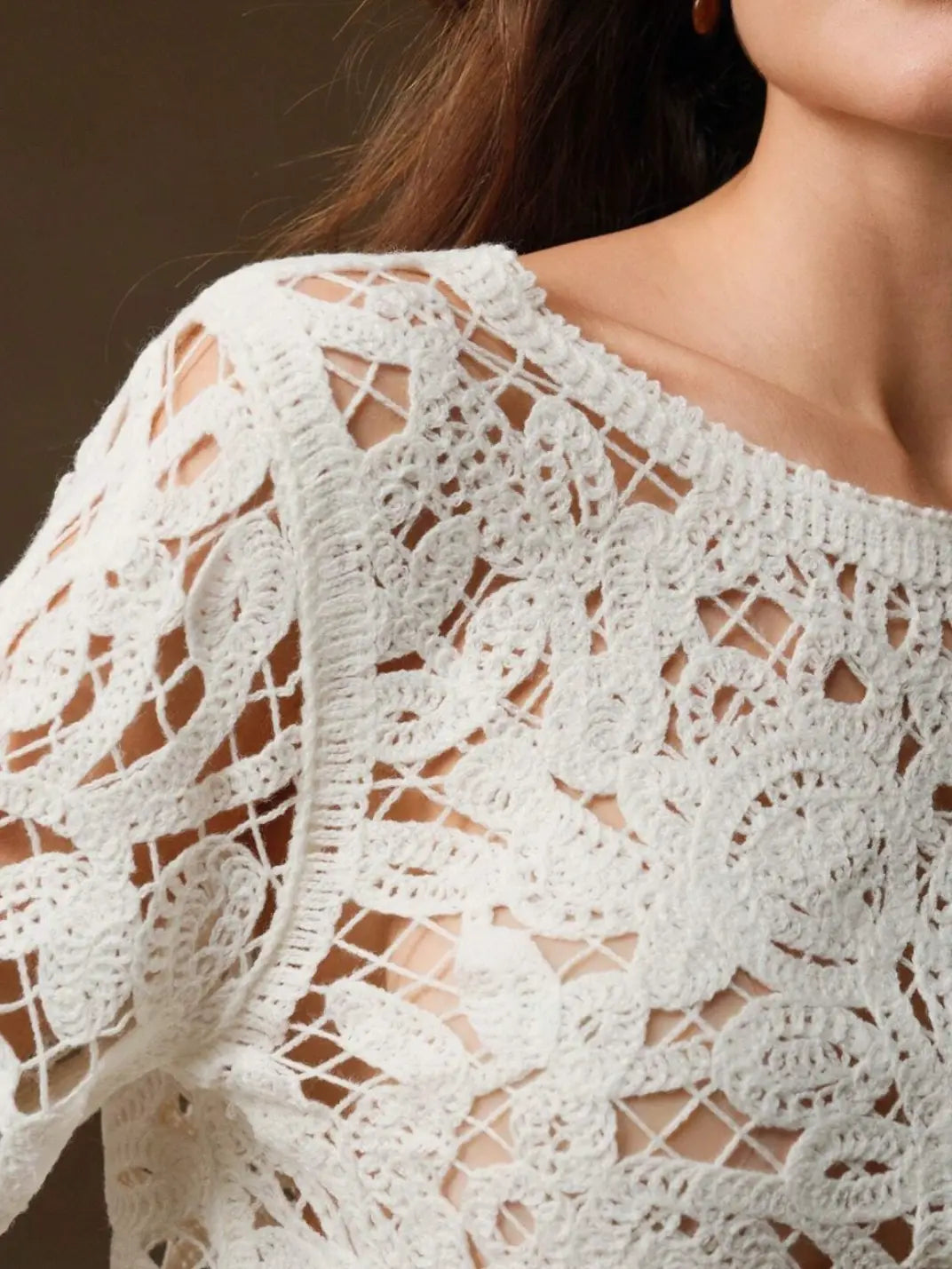 Suéter Feminino Crochê Vazado - EstiloE, Suéter Feminino, Suéter Crochê, Suéter Vazado, Blusa de Crochê, Crochê Vazado, Suéter Off-White, Suéter Elegante, Suéter Artesanal, Suéter Meia Estação, Suéter Leve, Tricô Feminino, Blusa Croche, Suéter Marfim