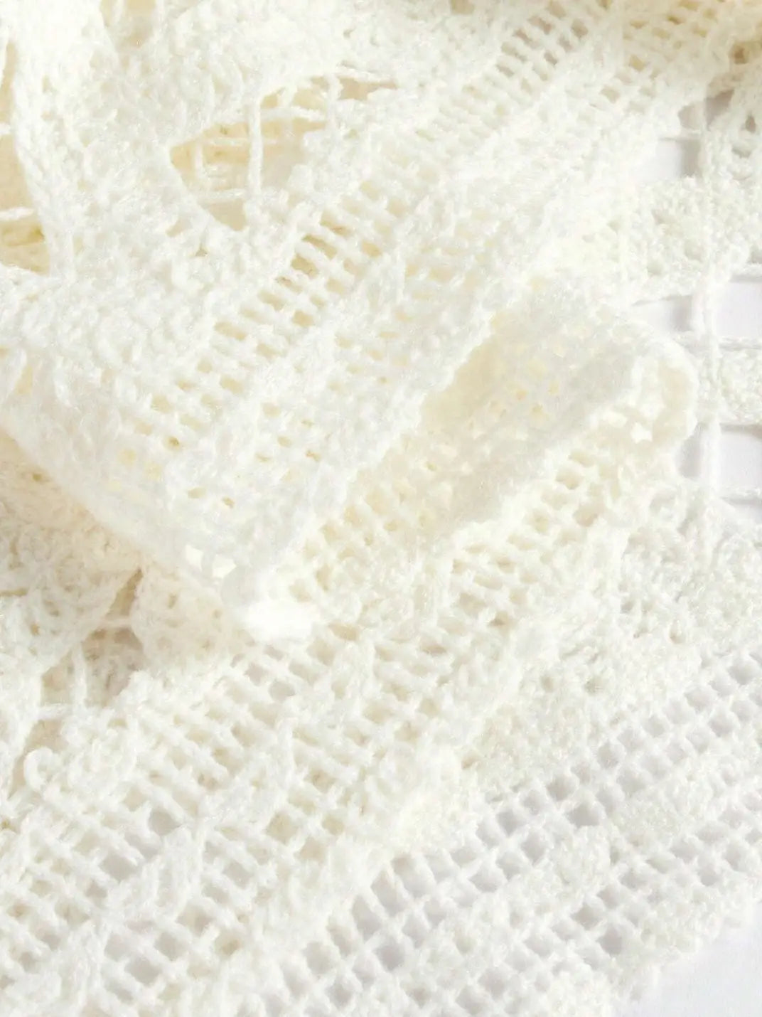 Suéter Feminino Crochê Vazado - EstiloE, Suéter Feminino, Suéter Crochê, Suéter Vazado, Blusa de Crochê, Crochê Vazado, Suéter Off-White, Suéter Elegante, Suéter Artesanal, Suéter Meia Estação, Suéter Leve, Tricô Feminino, Blusa Croche, Suéter Marfim