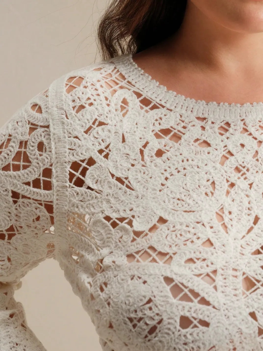 Suéter Feminino Crochê Vazado Plus - EstiloE, Suéter Feminino Plus , Suéter Crochê Plus , Suéter Vazado, Blusa de Crochê Plus, Crochê Vazado, Suéter Off-White, Suéter Elegante Plus, Suéter Artesanal, Suéter Meia Estação Plus, Suéter Leve, Tricô Feminino Plus, Blusa Croche Plus, Suéter Marfim, Suéter Plus Size, Suéter Tamanhos Grandes