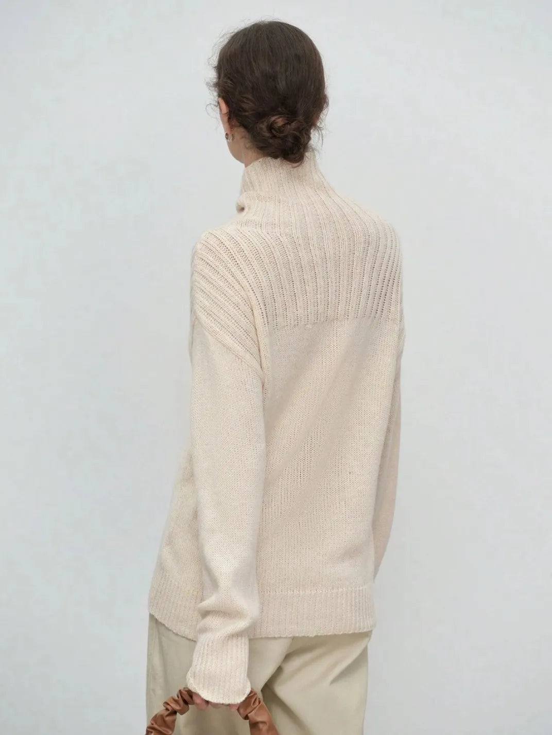 Suéter Feminino Tricot Gola Alta Ombro Canelado - EstiloE, Suéter Feminino, Suéter Tricot, Tricô Feminino, Suéter Elegante, Suéter de Lã, Suéter Clássico de Lã, Blusão Feminino, Blusa de Tricot, Suéter Gola Alta, Tricot Gola Alta