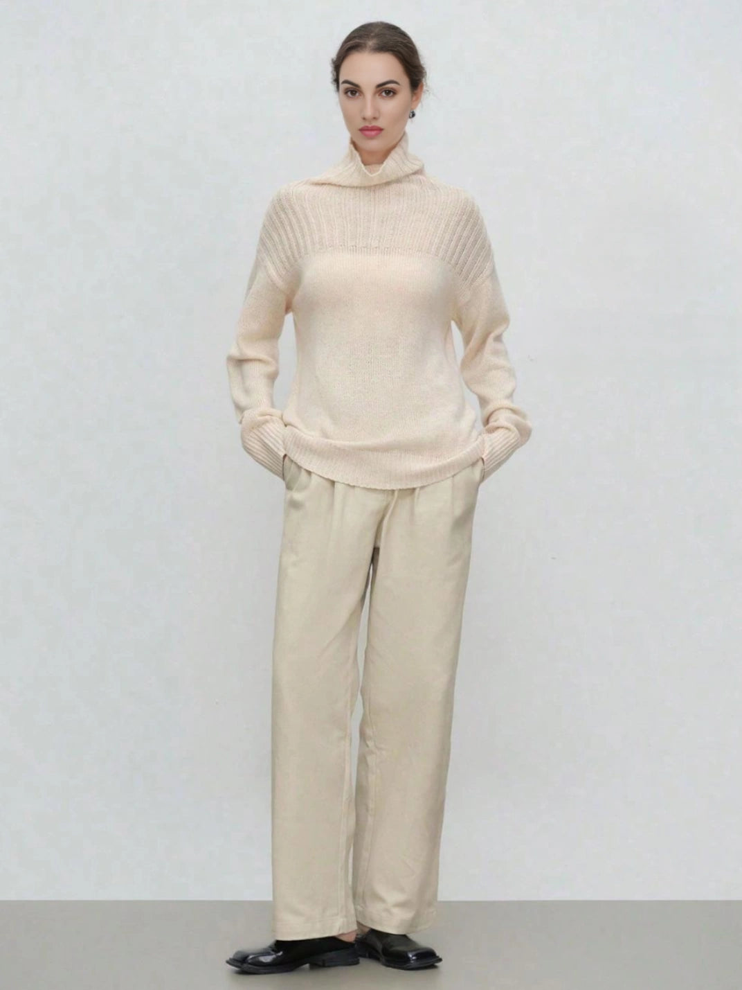 Suéter Feminino Tricot Gola Alta Ombro Canelado - EstiloE, Suéter Feminino, Suéter Tricot, Tricô Feminino, Suéter Elegante, Suéter de Lã, Suéter Clássico de Lã, Blusão Feminino, Blusa de Tricot, Suéter Gola Alta, Tricot Gola Alta