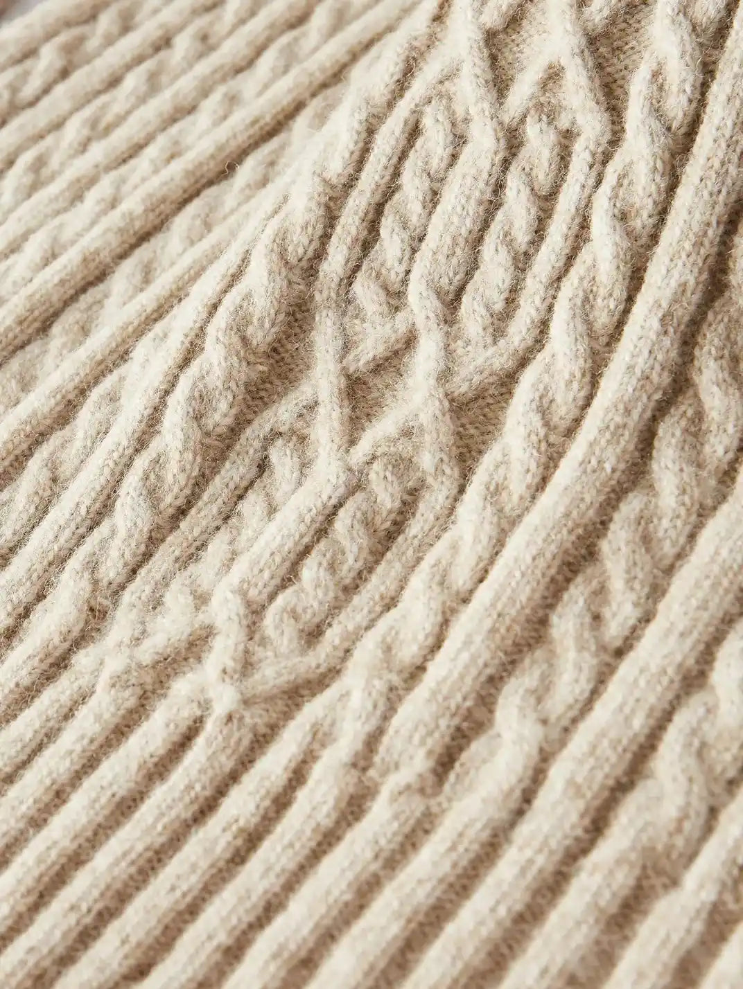Suéter Feminino Tricot Gola Assimétrica Botões - EstiloE, Suéter Feminino, Suéter Tricot, Tricô Feminino, Suéter Elegante, Suéter de Lã, Blusão Feminino, Blusa de Tricot, Suéter Gola Alta, Tricot Gola Alta, Suéter Lã Tranças
