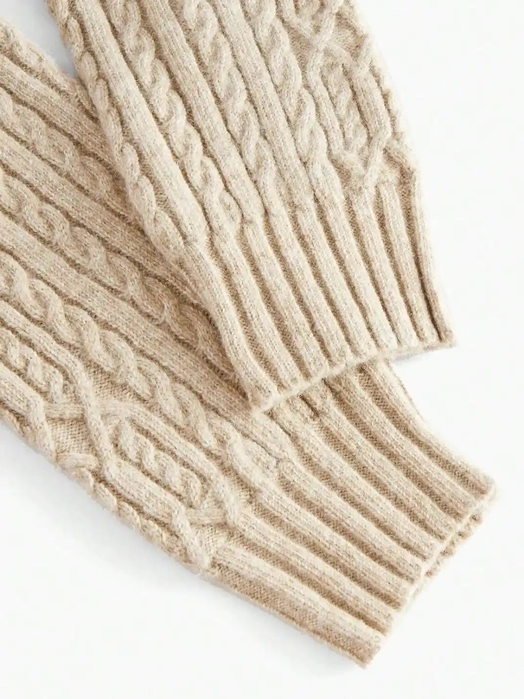 Suéter Feminino Tricot Gola Assimétrica Botões - EstiloE, Suéter Feminino, Suéter Tricot, Tricô Feminino, Suéter Elegante, Suéter de Lã, Blusão Feminino, Blusa de Tricot, Suéter Gola Alta, Tricot Gola Alta, Suéter Lã Tranças
