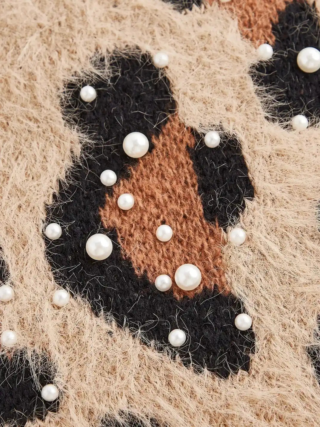 Suéter Feminino Tricot Onça Pérolas Plus Caqui - EstiloE, Suéter Feminino, Suéter Tricot Plus, Suéter Animal Print, Suéter Onça Plus, Suéter Leopardo, Suéter Peluciado Plus, Suéter Felpudo, Blusa de Tricot Plus, Tricot Animal Print, Suéter Elegante, Blusão Tricot Plus, Suéter de Lã Plus, Suéter Feinino Plus