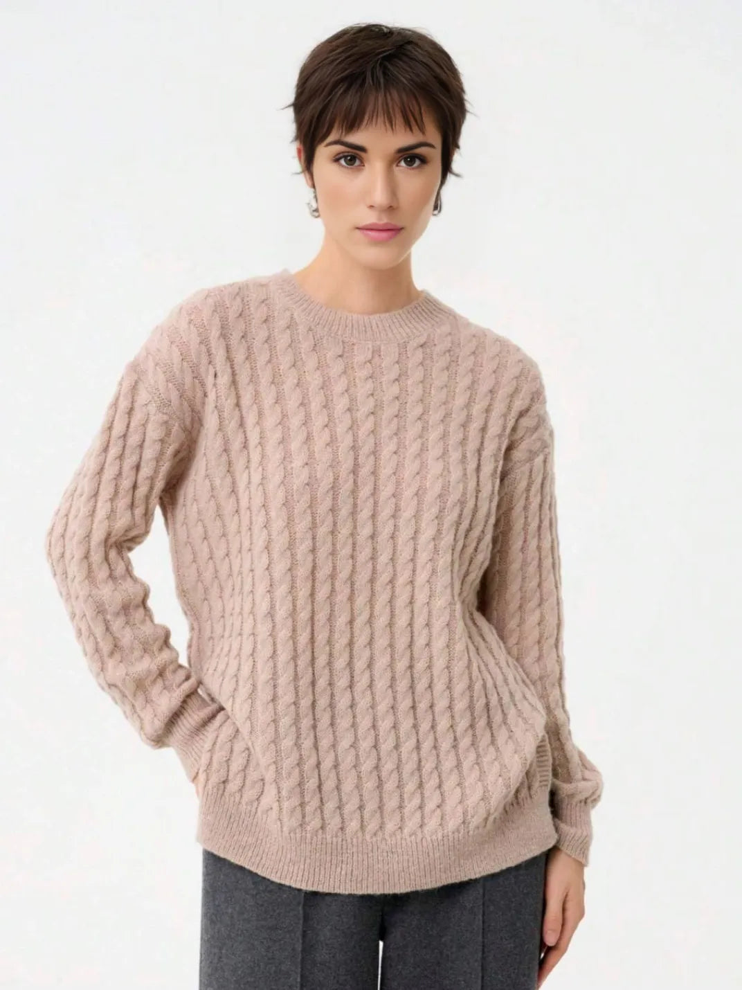 Suéter Feminino Tricot Ponto Trança Caqui - EstiloE, Suéter Feminino, Suéter Tricot, Tricô Feminino, Tricot Tranças, Suéter Elegante, Suéter de Lã, Suéter Clássico de Lã, Moda Feminina, Blusão Feminino, Blusa de Tricot