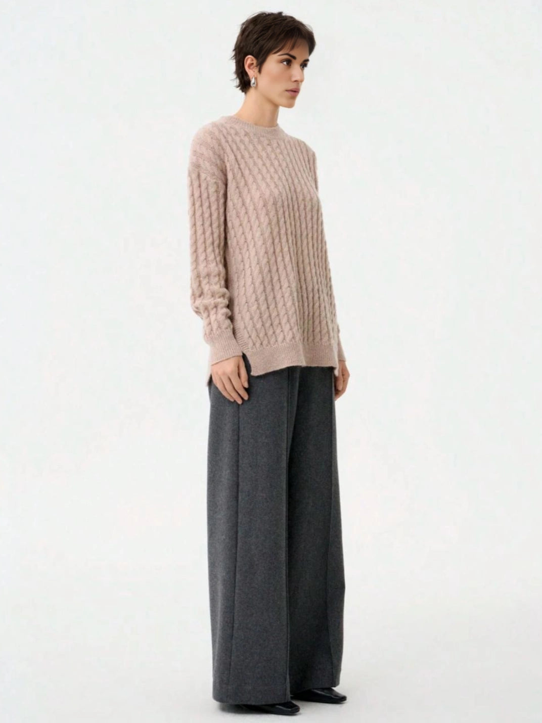 Suéter Feminino Tricot Ponto Trança Caqui - EstiloE, Suéter Feminino, Suéter Tricot, Tricô Feminino, Tricot Tranças, Suéter Elegante, Suéter de Lã, Suéter Clássico de Lã, Moda Feminina, Blusão Feminino, Blusa de Tricot