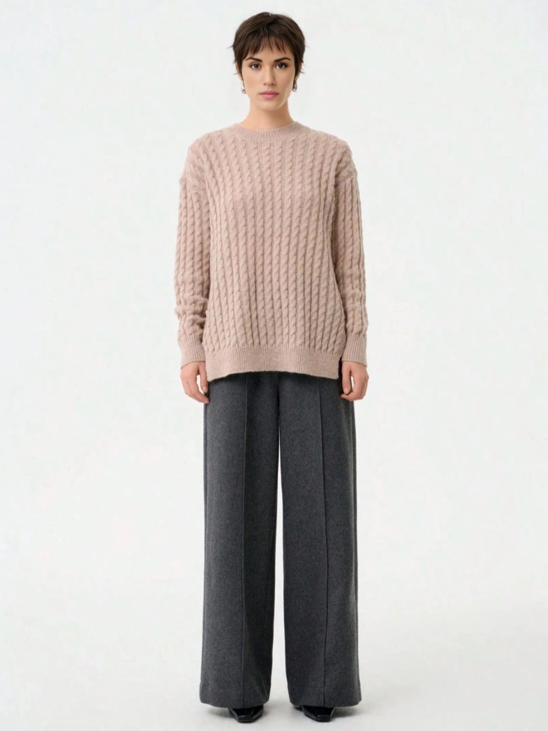 Suéter Feminino Tricot Ponto Trança Caqui - EstiloE, Suéter Feminino, Suéter Tricot, Tricô Feminino, Tricot Tranças, Suéter Elegante, Suéter de Lã, Suéter Clássico de Lã, Moda Feminina, Blusão Feminino, Blusa de Tricot