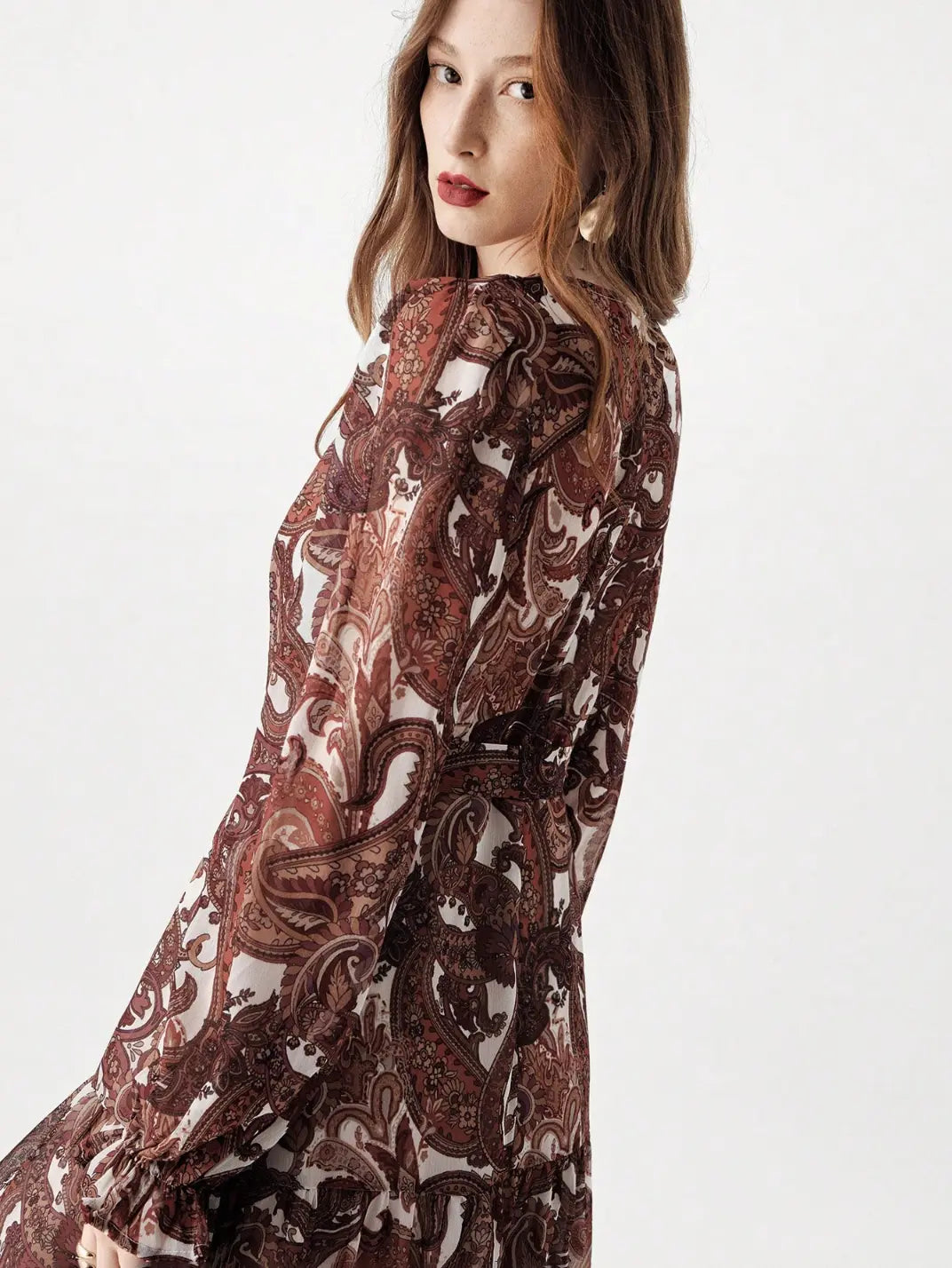 Vestido Longo Franzido Manga Longa Estampado - EstiloE, Vestido Manga Longa Bufante, Vestido Longo, Vestido Manga Longa, Vestido Boho, Vestido Elegante, Vestido Casual, Vestido Chiffon, Vestido Estampa Paislay, Vestido Boho Chic, Vestido Estampado Marrom