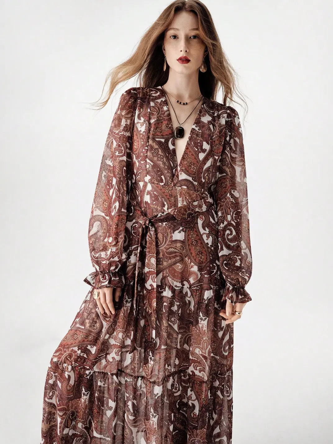 Vestido Longo Franzido Manga Longa Estampado - EstiloE, Vestido Manga Longa Bufante, Vestido Longo, Vestido Manga Longa, Vestido Boho, Vestido Elegante, Vestido Casual, Vestido Chiffon, Vestido Estampa Paislay, Vestido Boho Chic, Vestido Estampado Marrom