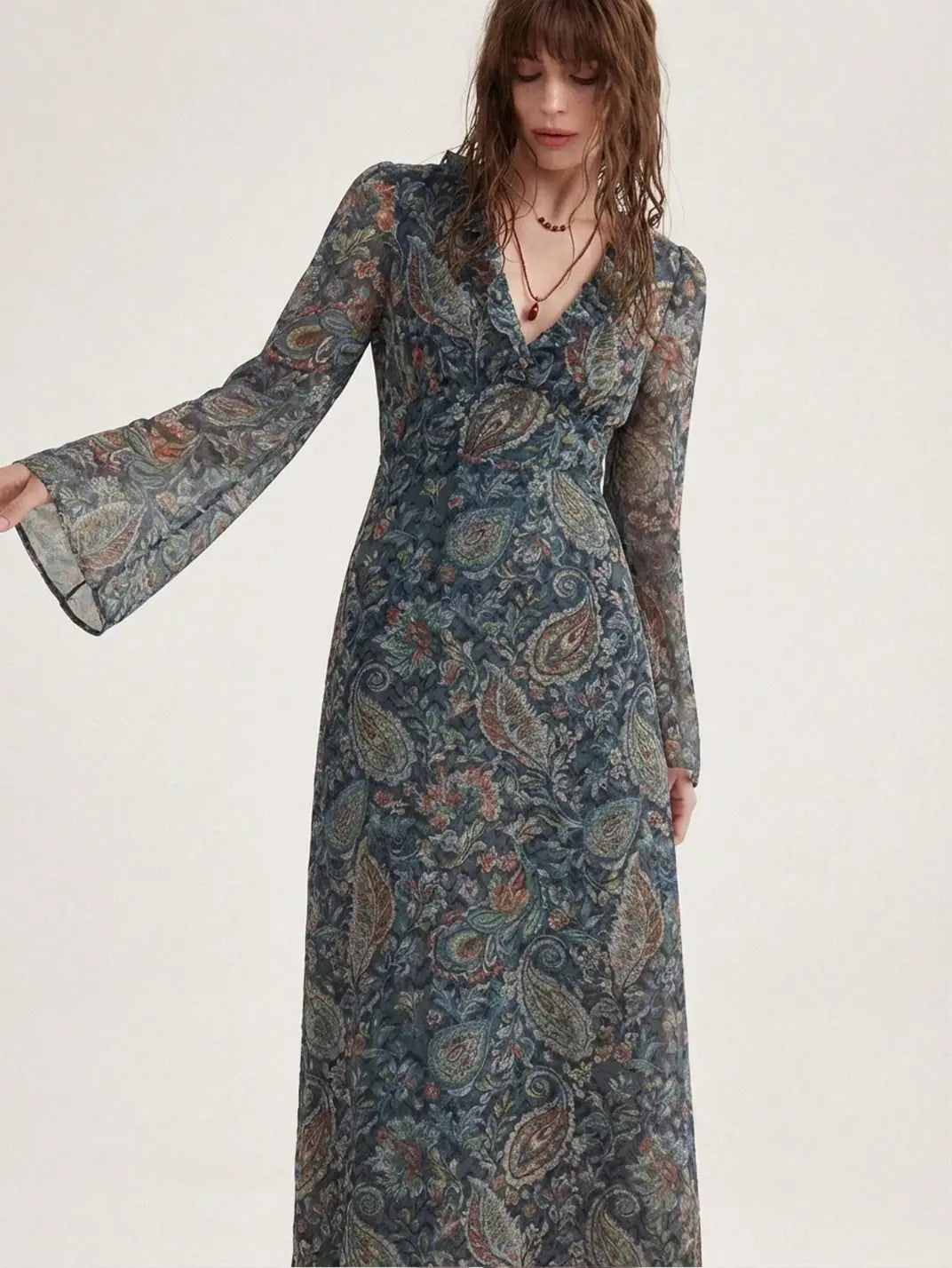 Vestido Midi Manga Longa Flare Estampa Azul - EstiloE, Vestido Manga Longa Flare, Vestido Midi, Vestido Manga Longa, Vestido Casual, Vestido Elegante, Vestido Longo, Vestido Chiffon, Vestido Estampa Azul, Vestido Estampado, Vestido Ajustado, Vestido Estampa Azul Petróleo