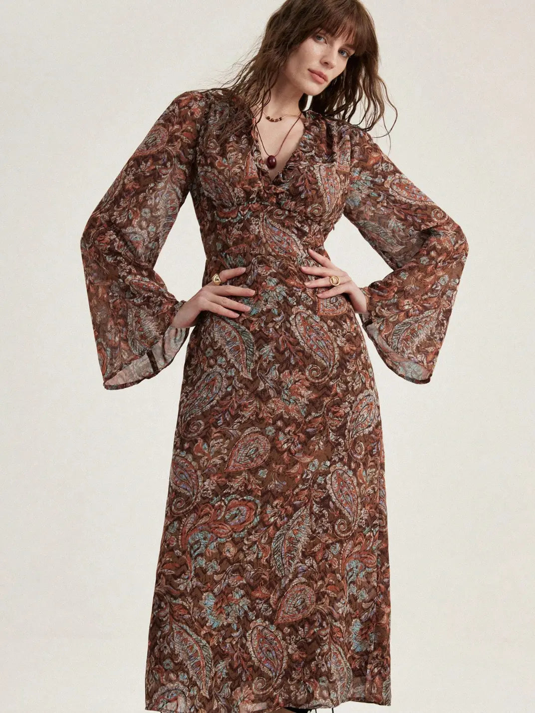 Vestido Midi Manga Longa Flare Estampa Marrom - EstiloE, Vestido Manga Longa Flare, Vestido Midi, Vestido Manga Longa, Vestido Casual, Vestido Elegante, Vestido Longo, Vestido Chiffon, Vestido Estampa Marrom, Vestido Estampado, Vestido Ajustado