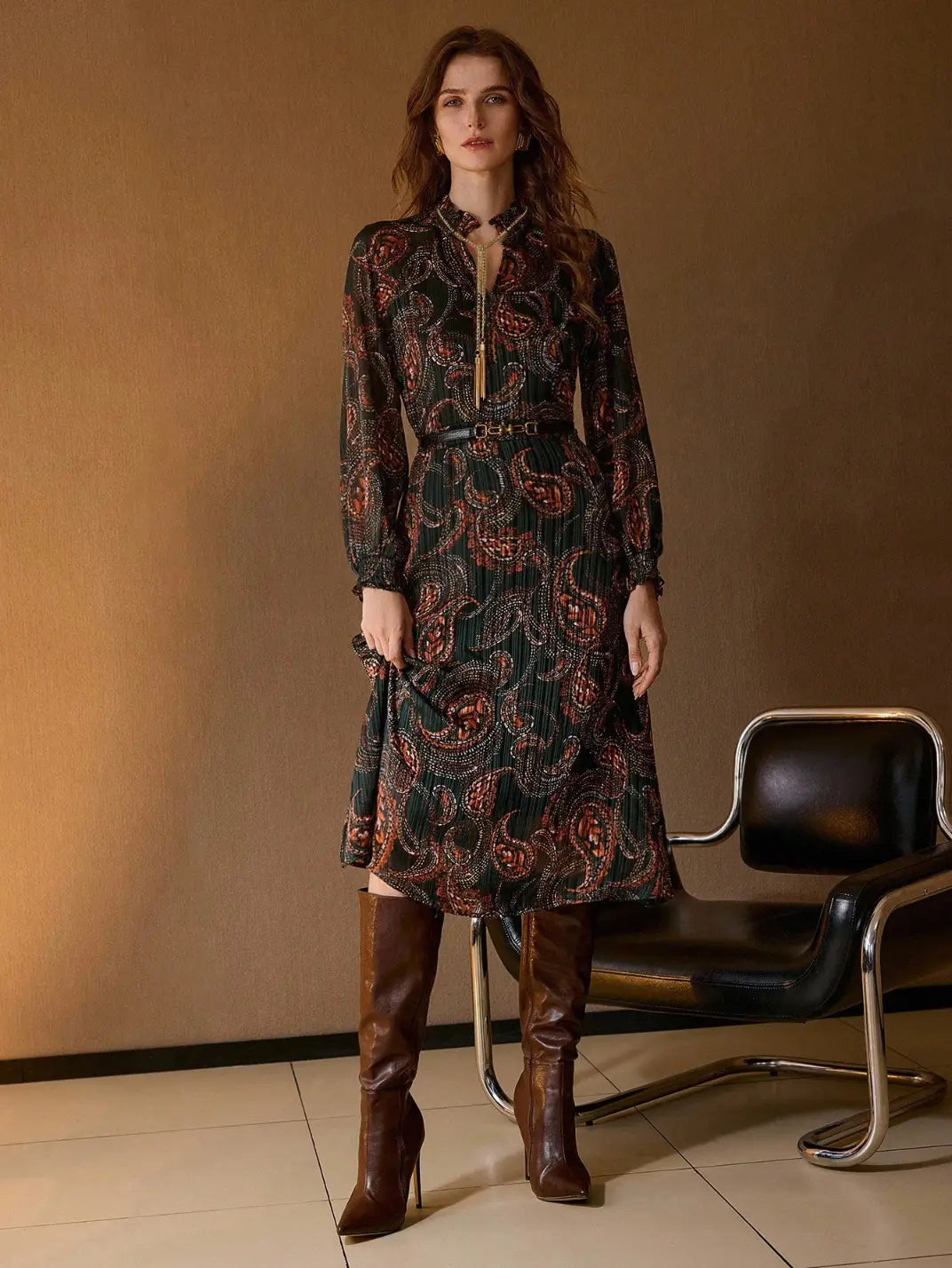 Vestido Midi Manga Longa Textura Paisley Verde - EstiloE, Vestido Manga Longa Bufante, Vestido Longo, Vestido Manga Longa, Vestido Boho, Vestido Elegante, Vestido Midi, Vestido Chiffon, Vestido Estampa Paislay, Vestido Manga Longa Estampa Verde