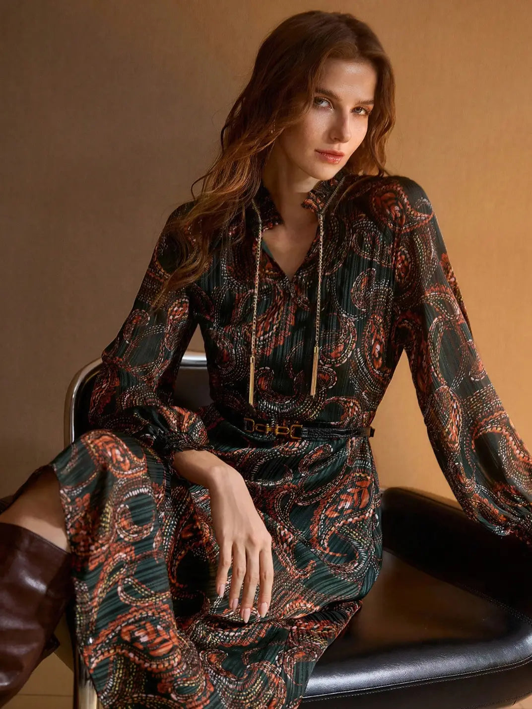 Vestido Midi Manga Longa Textura Paisley Verde - EstiloE, Vestido Manga Longa Bufante, Vestido Longo, Vestido Manga Longa, Vestido Boho, Vestido Elegante, Vestido Midi, Vestido Chiffon, Vestido Estampa Paislay, Vestido Manga Longa Estampa Verde