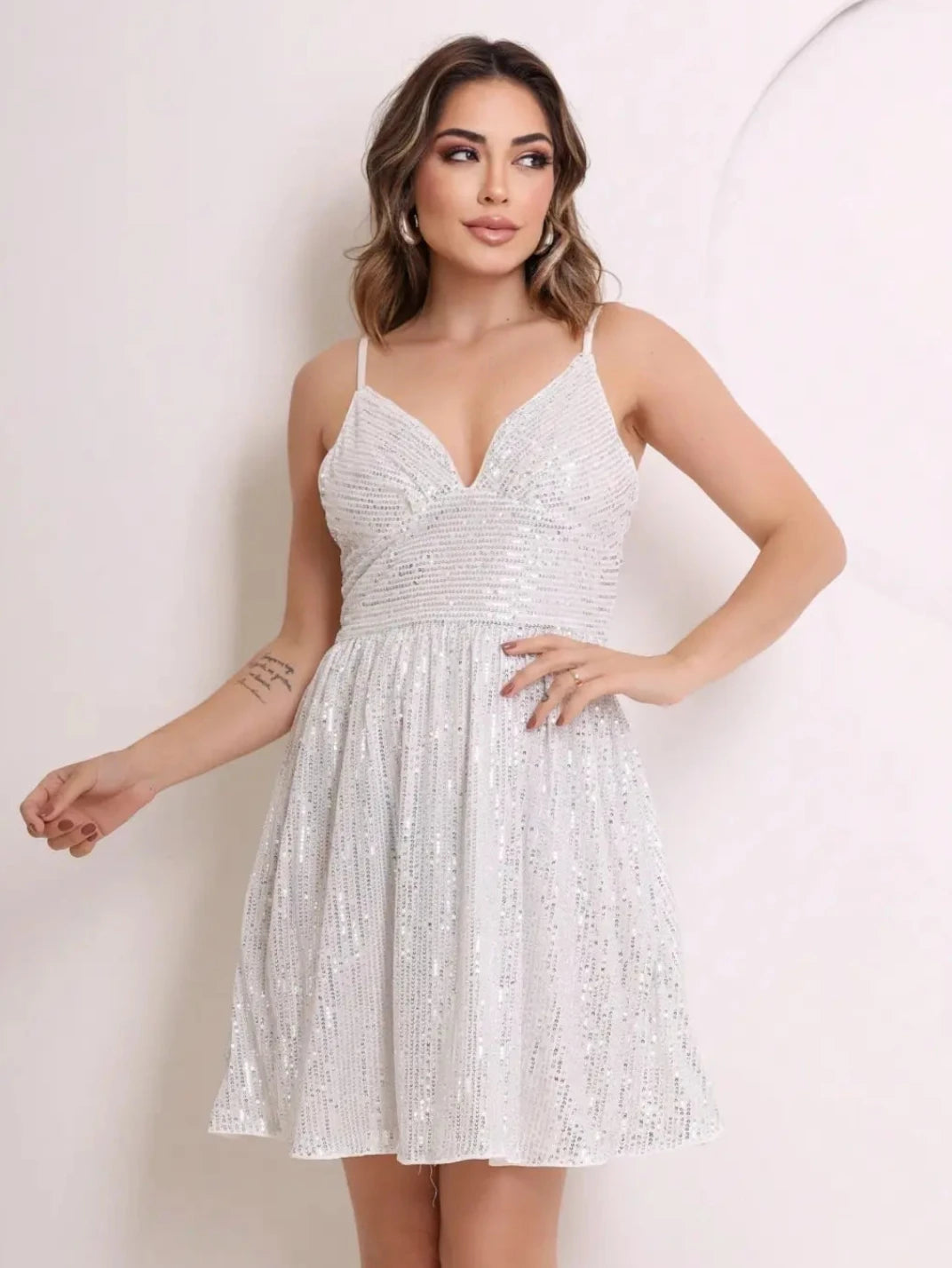 Vestido Curto Paetê Franzido Branco EstiloE, Vestido Feminino, Vestido Curto, Vestido Elegante, Vestido Alcinha, Vestido Soltinho, Vestido Branco, Vestido de Festa, Vestido Franzido, Vestido Paetê, Vestido de Alcinha, Vestido Curto Branco