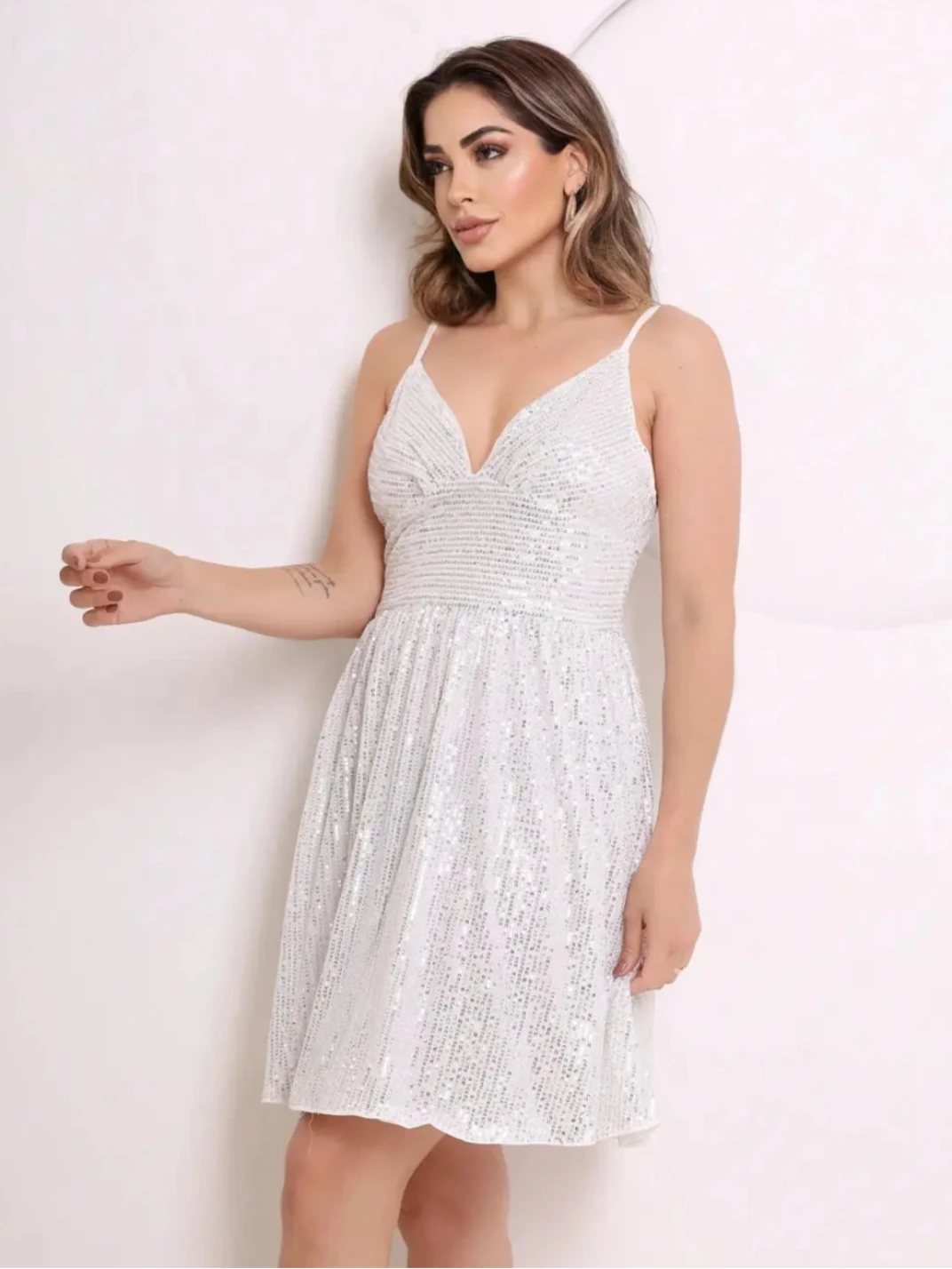 Vestido Curto Paetê Franzido Branco EstiloE, Vestido Feminino, Vestido Curto, Vestido Elegante, Vestido Alcinha, Vestido Soltinho, Vestido Branco, Vestido de Festa, Vestido Franzido, Vestido Paetê, Vestido de Alcinha, Vestido Curto Branco