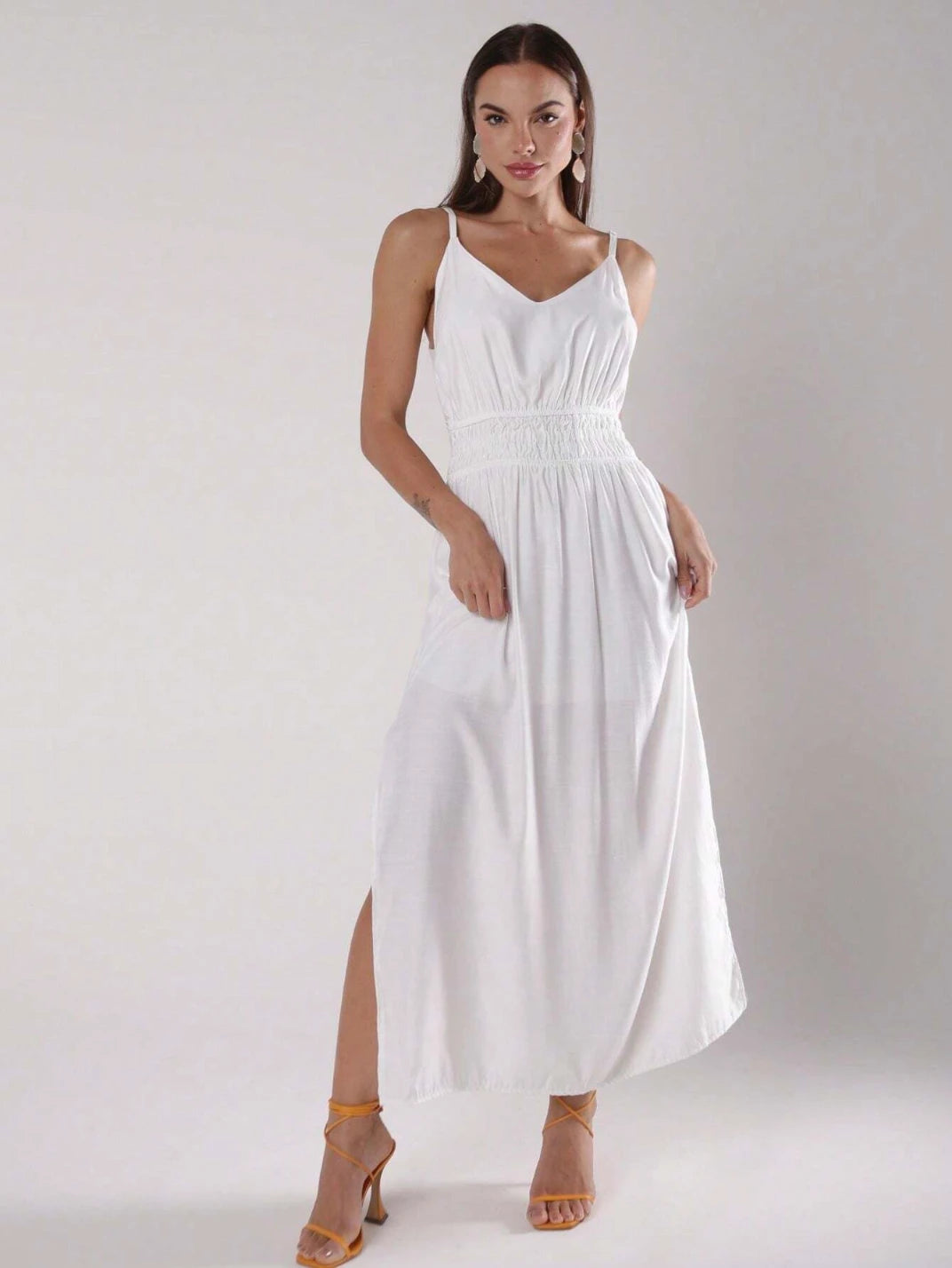 Vestido Longo Alcinha Fendas Laterais Branco EstiloE - Vestido Feminino, Vestido Longo, Vestido Soltinho, Vestido Casual, Vestido Alcinha, Vestido com Fenda, Vestido Elegante, Vestido Branco