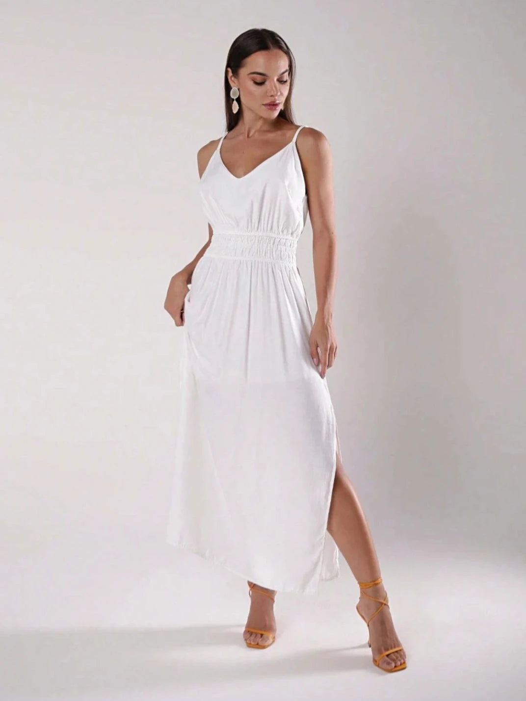 Vestido Longo Alcinha Fendas Laterais Branco EstiloE - Vestido Feminino, Vestido Longo, Vestido Soltinho, Vestido Casual, Vestido Alcinha, Vestido com Fenda, Vestido Elegante, Vestido Branco