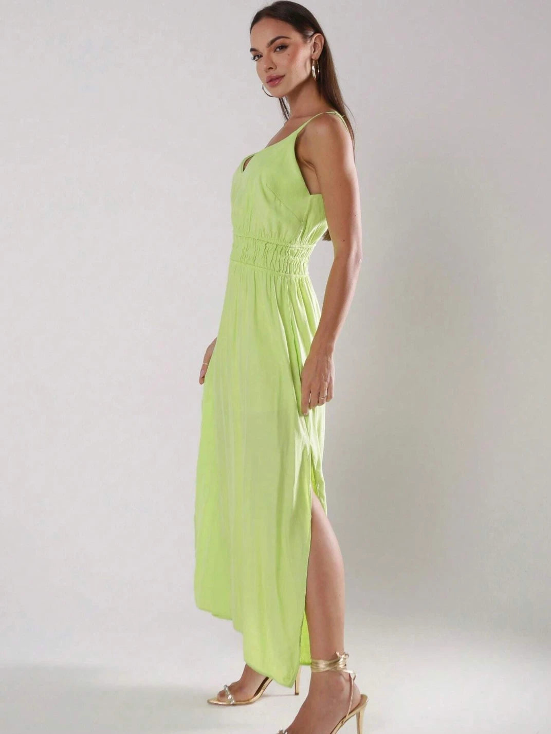 Vestido Longo Alcinha Fendas Laterais Verde EstiloE - Vestido Feminino, Vestido Longo, Vestido Soltinho, Vestido Casual, Vestido Alcinha, Vestido com Fenda, Vestido Elegante, Vestido Verde