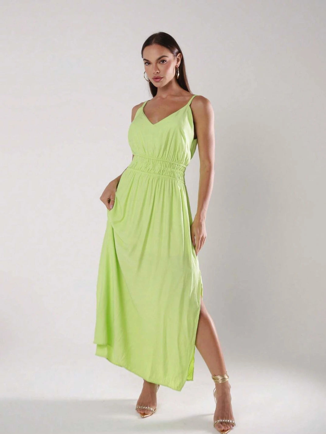 Vestido Longo Alcinha Fendas Laterais Verde EstiloE - Vestido Feminino, Vestido Longo, Vestido Soltinho, Vestido Casual, Vestido Alcinha, Vestido com Fenda, Vestido Elegante, Vestido Verde