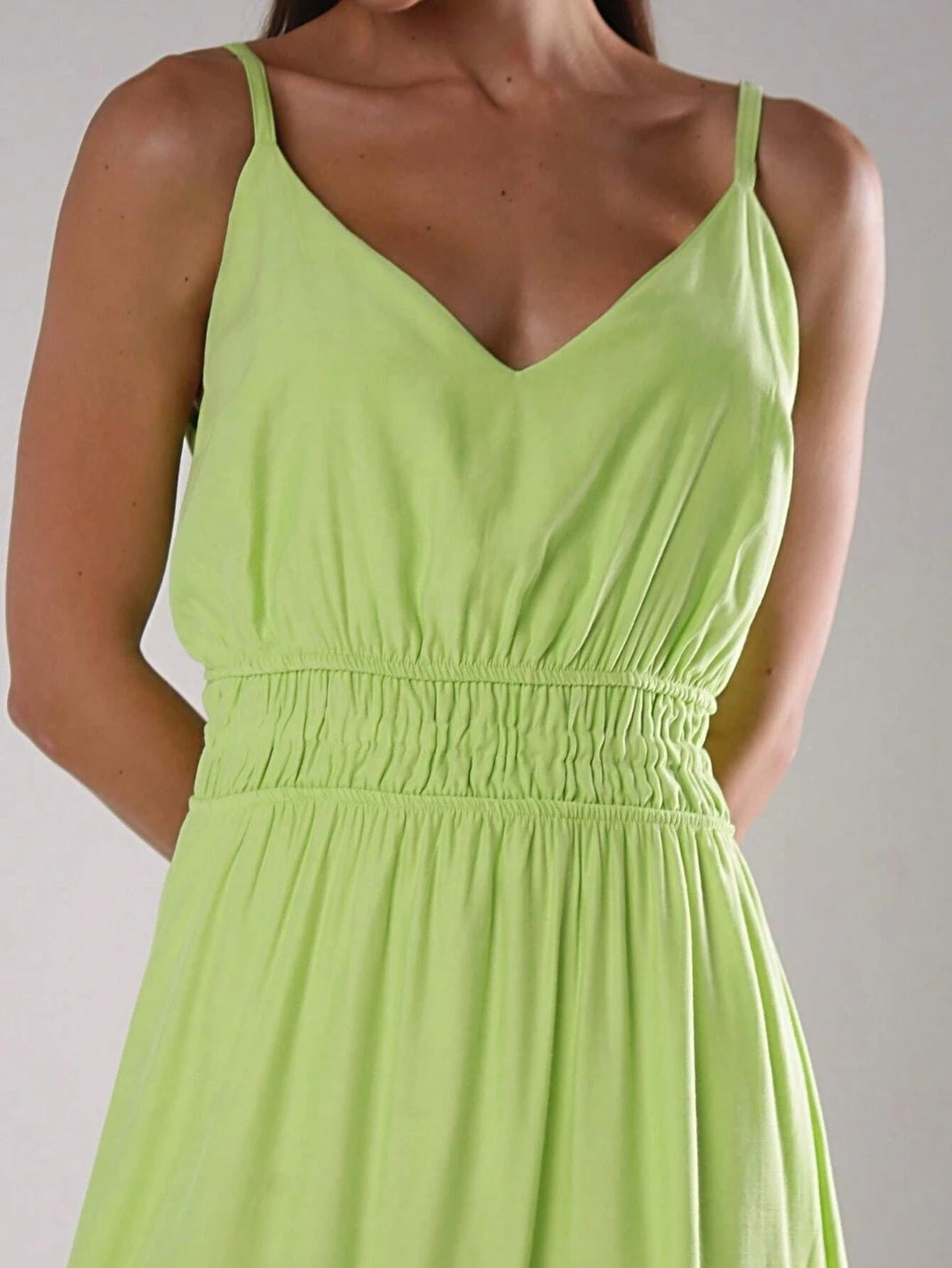 Vestido Longo Alcinha Fendas Laterais Verde EstiloE - Vestido Feminino, Vestido Longo, Vestido Soltinho, Vestido Casual, Vestido Alcinha, Vestido com Fenda, Vestido Elegante, Vestido Verde