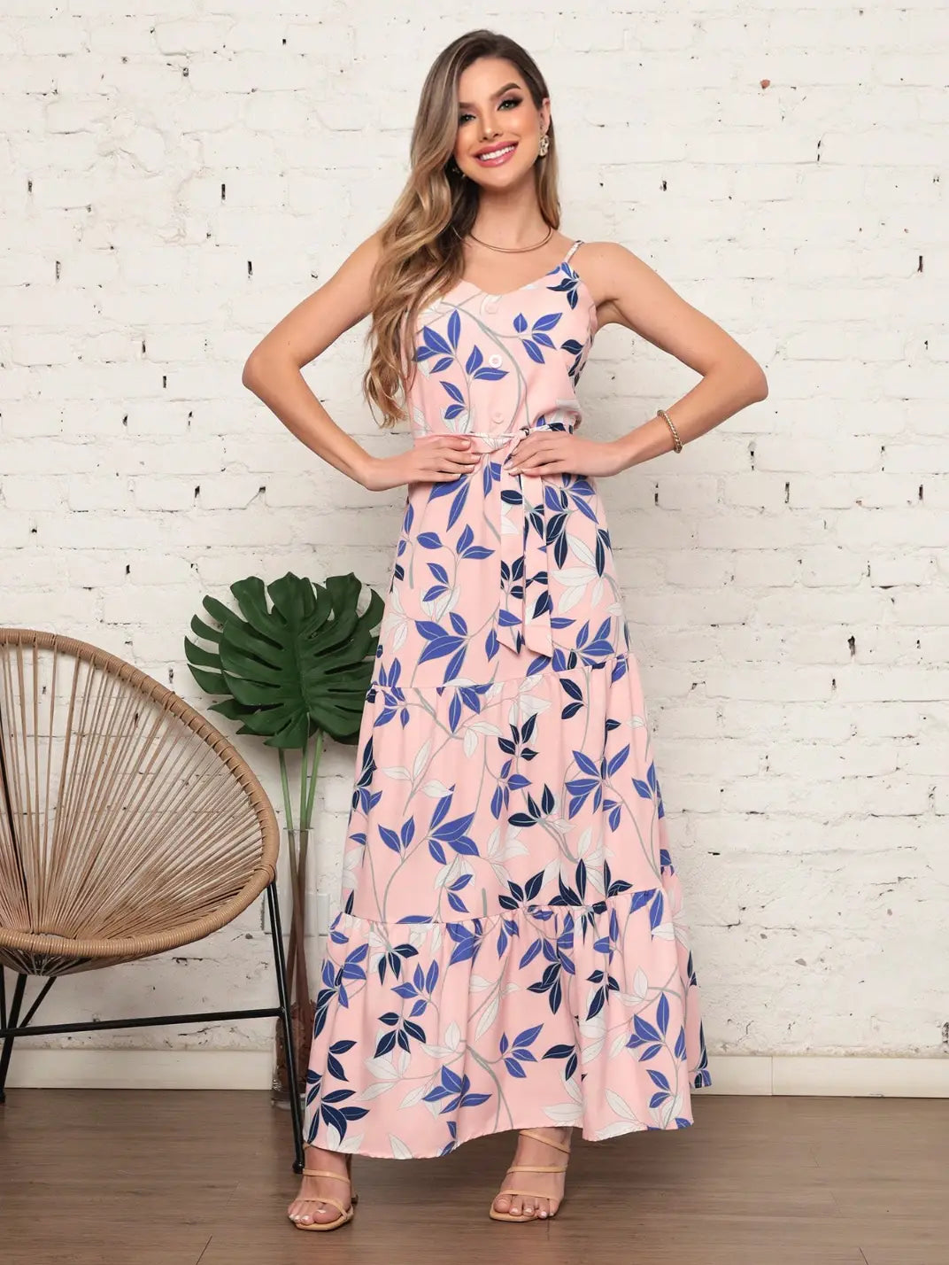 Vestido Longo Alcinha Folhas Rosa EstiloE - Vestido Feminino,
Vestido Estampado,
Vestido Floral,
Vestido Soltinho,
Vestido Casual,
Vestido Alcinha,