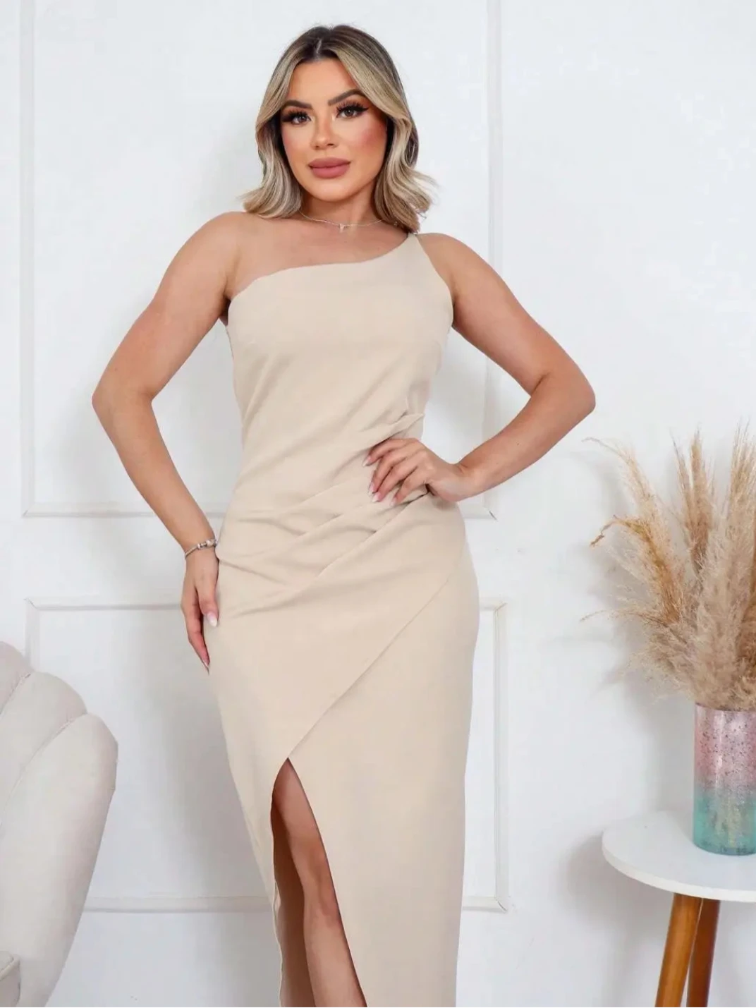 Vestido Longo com Fenda Transpassado Bege EstiloE, Vestido Longo, Vestido Casual, Vestido de Festa, Vestido um Ombro, Vestido com Fenda, Vestido Bege, Vestido Longo Bege, Vestido Caqui