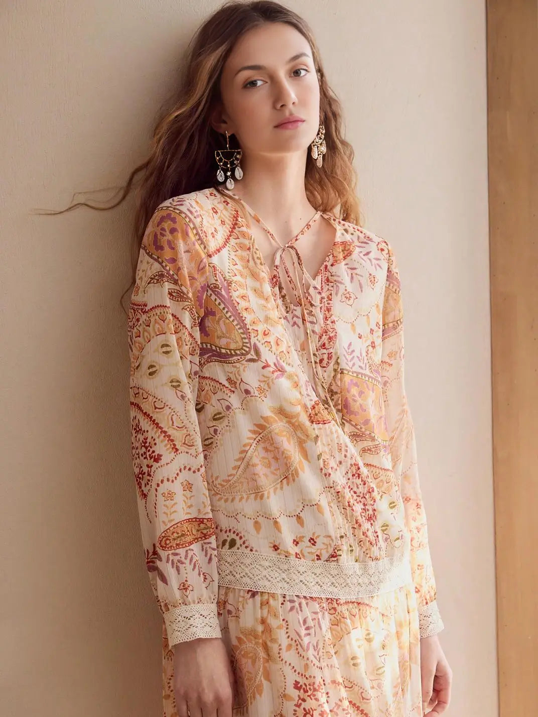 Vestido Maxi Manga Longa Paisley - EstiloE, Vestido Manga Longa, Vestido Longo, Vestido Manga Longa com Renda, Vestido Boho, Vestido Casual, Vestido Chiffon, Vestido Estampa Paislay, Vestido Boho Chic, Vestido Maxi