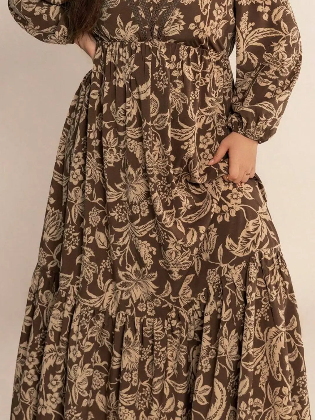 Vestido Midi Manga Longa Boho Floral Plus Marrom - EstiloE, Vestido Manga Longa Bufante, Vestido Longo, Vestido Manga Longa, Vestido Boho, Vestido Elegante, Vestido Casual, Vestido Chiffon, Vestido Estampa Foral, Vestido Boho Chic, Vestido Plus Size, Vestido anga Longa Plus, Vestido Tamanhos Grandes, Vestido Tamanho Nobre