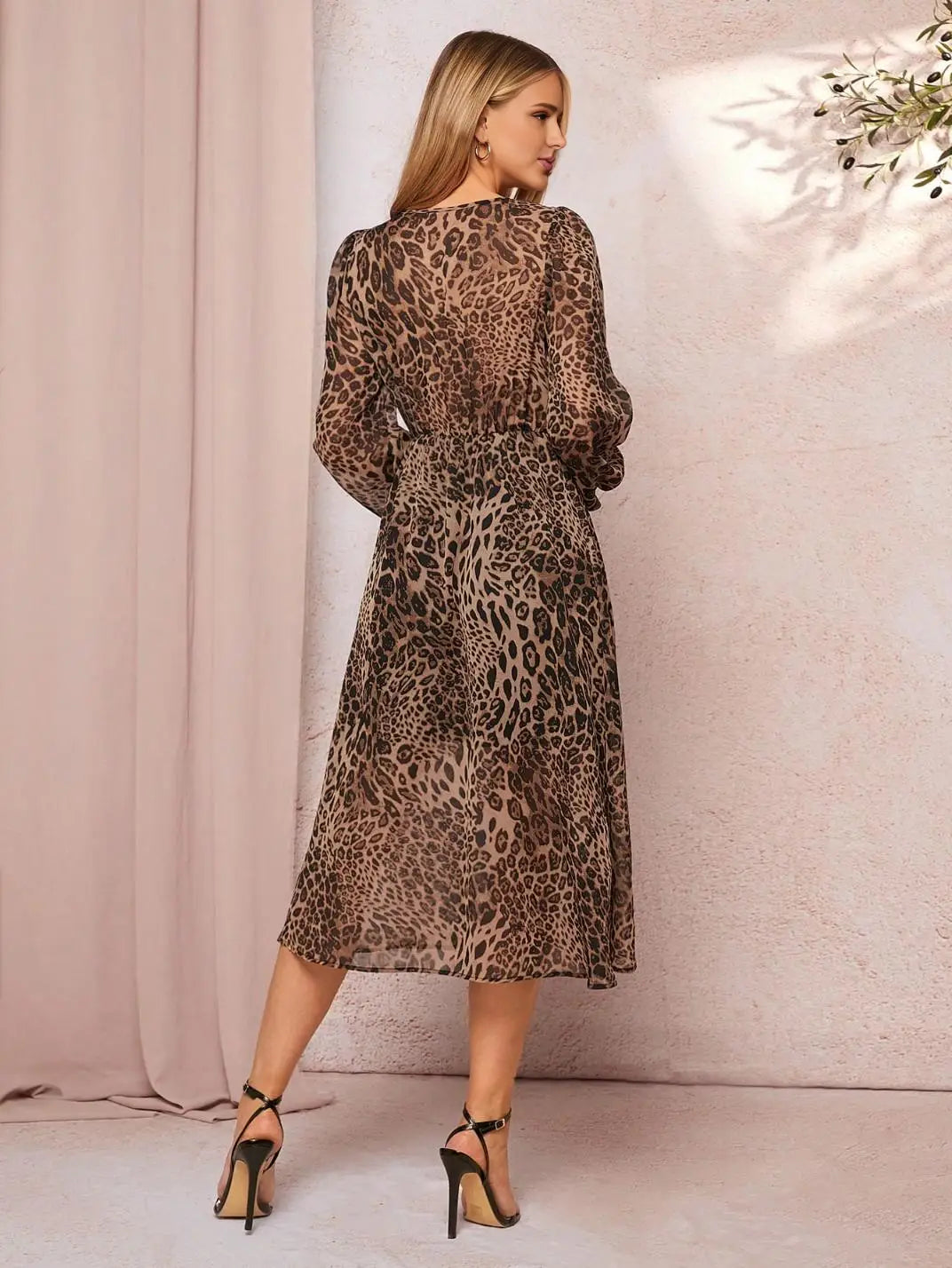 Vestido Midi Manga Longa Estampa Onça - EstiloE, Vestido Manga Longa Bufante, Vestido Longo, Vestido Manga Longa, Vestido Boho, Vestido Elegante, Vestido Midi, Vestido Chiffon, Vestido Estampa Onça, Vestido Estampa Animal Print