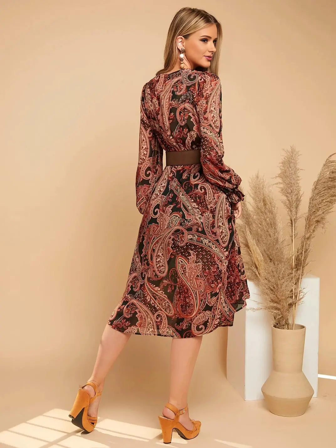 Vestido Midi Manga Longa Estampa Paisley - EstiloE, Vestido Manga Longa Bufante, Vestido Longo, Vestido Manga Longa, Vestido Boho, Vestido Elegante, Vestido Midi, Vestido Chiffon, Vestido Estampa Paislay