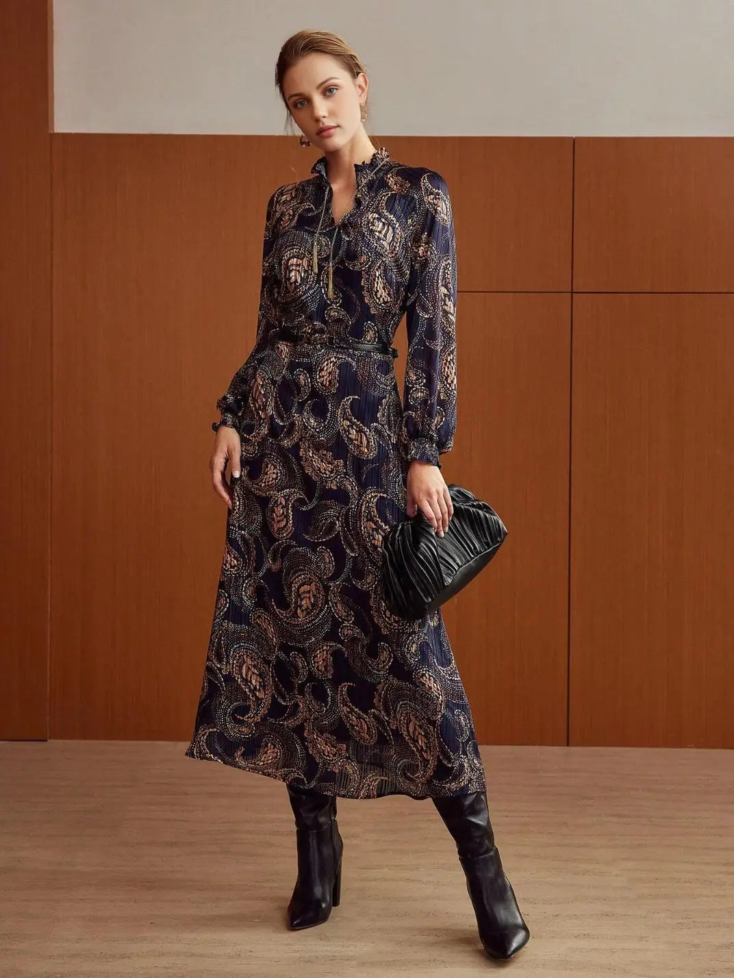 Vestido Midi Manga Longa Textura Paisley Marinho - EstiloE, Vestido Manga Longa Bufante, Vestido Longo, Vestido Manga Longa, Vestido Boho, Vestido Elegante, Vestido Midi, Vestido Chiffon, Vestido Estampa Paislay - Vestido Estampado Marinho