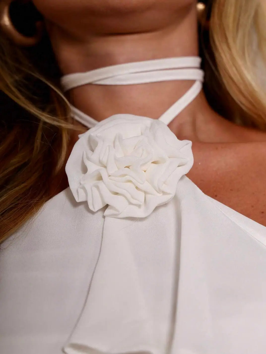 Blusa com Babados Flor Frente Única Branco - EstiloE, Blusa Feminina, Blusa Frente Única, Blusa com Flor, Blusa com Babados, Blusa Feminina Branca, Blusa Branca, Blusinha Feminina